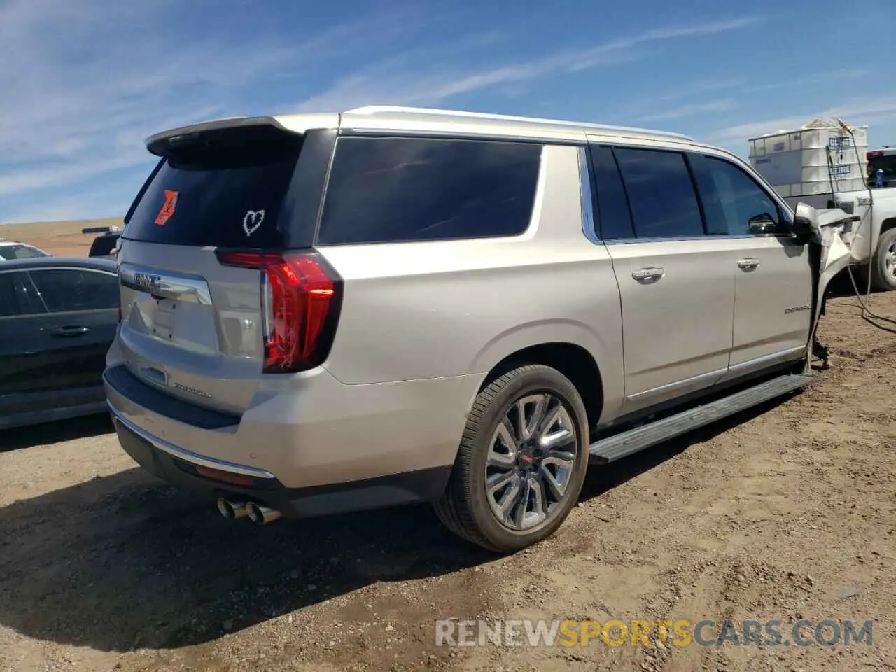 3 Фотография поврежденного автомобиля 1GKS2JKL1MR206370 GMC YUKON 2021