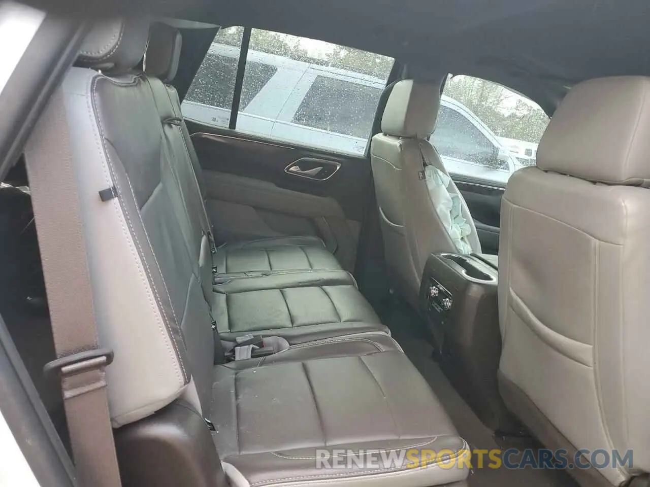 11 Photograph of a damaged car 1GKS1AKD7NR201865 GMC YUKON 2022