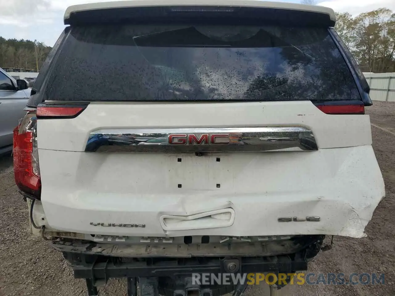 6 Photograph of a damaged car 1GKS1AKD7NR201865 GMC YUKON 2022