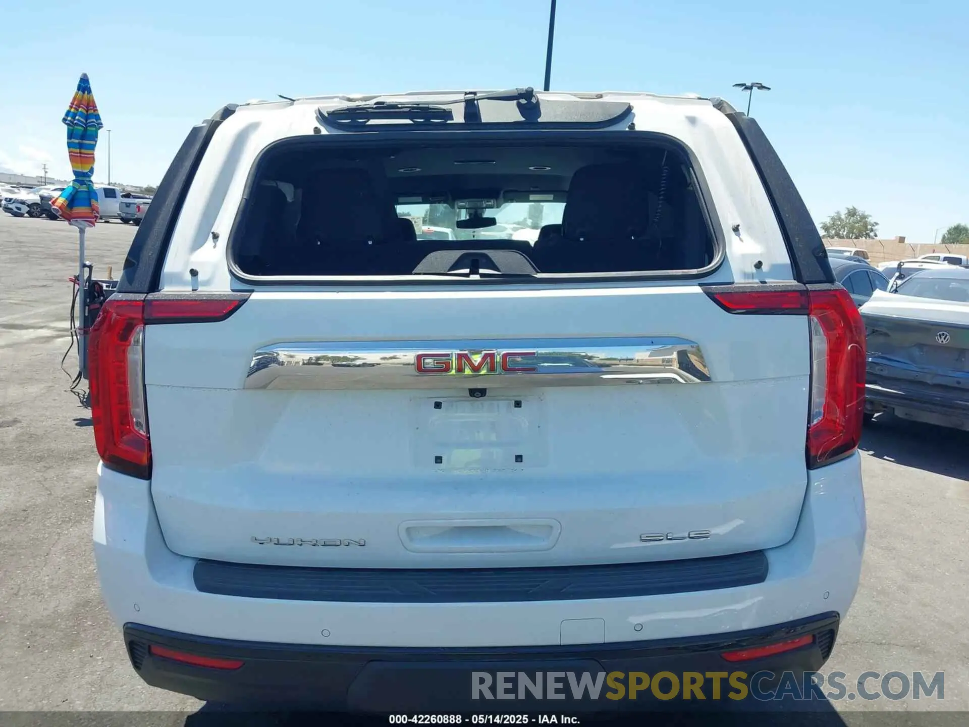 17 Photograph of a damaged car 1GKS1AKD8NR196434 GMC YUKON 2022