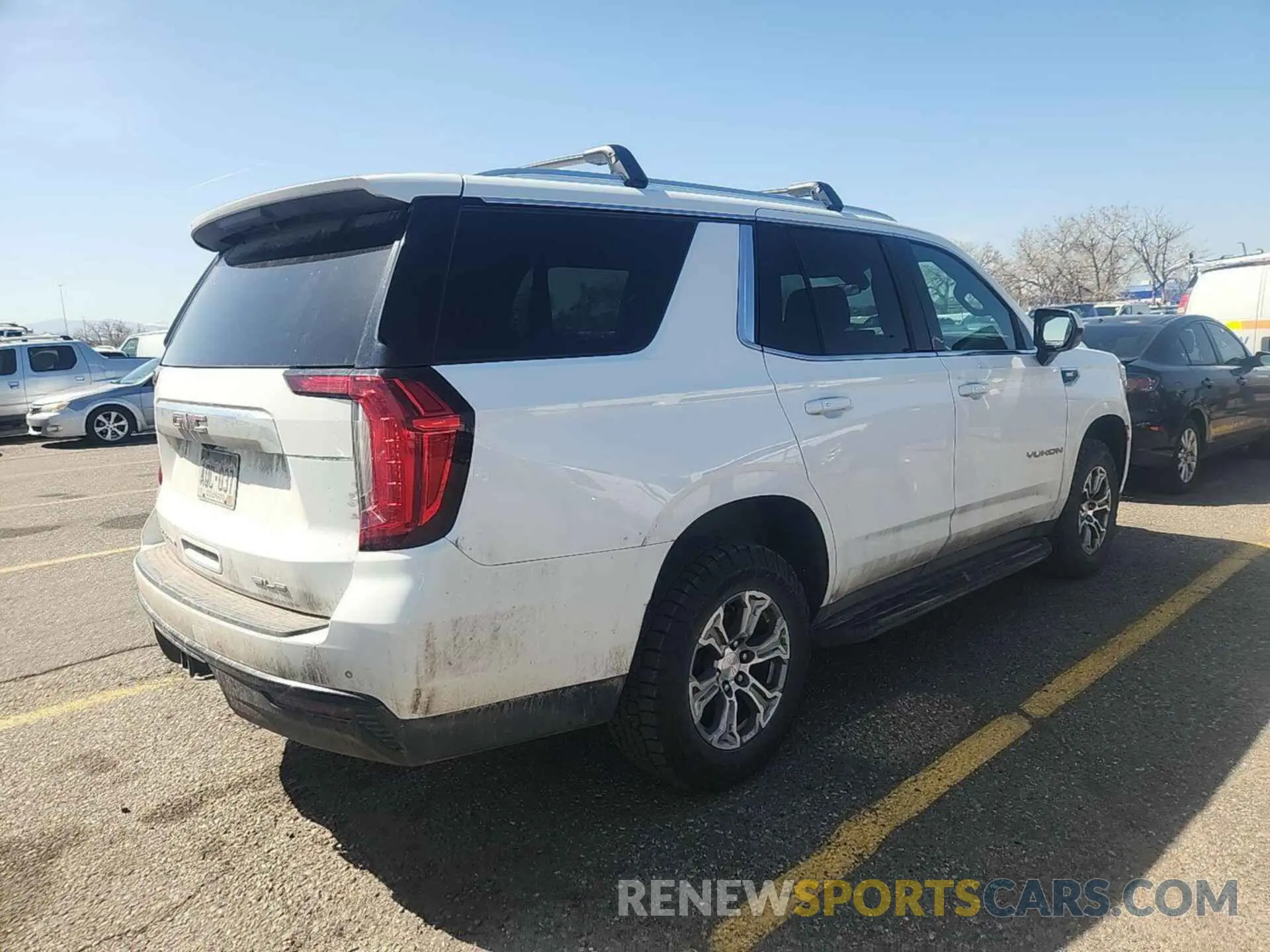 1 Photograph of a damaged car 1GKS2AKD0NR132143 GMC YUKON 2022