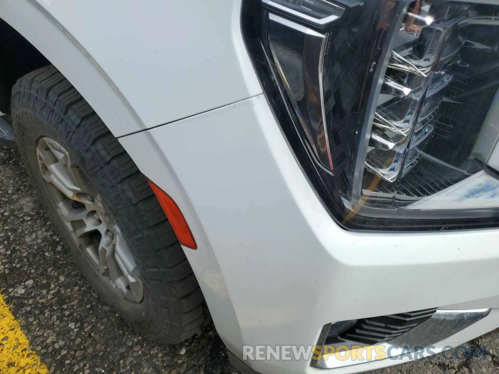 17 Photograph of a damaged car 1GKS2AKD0NR132143 GMC YUKON 2022