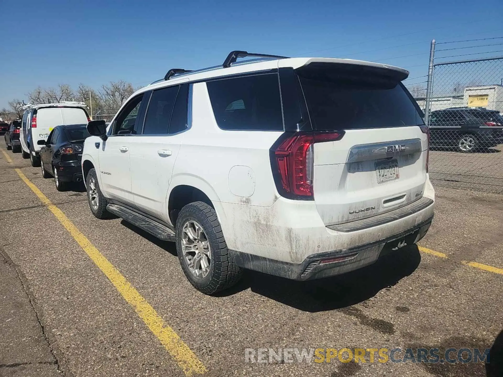 19 Photograph of a damaged car 1GKS2AKD0NR132143 GMC YUKON 2022