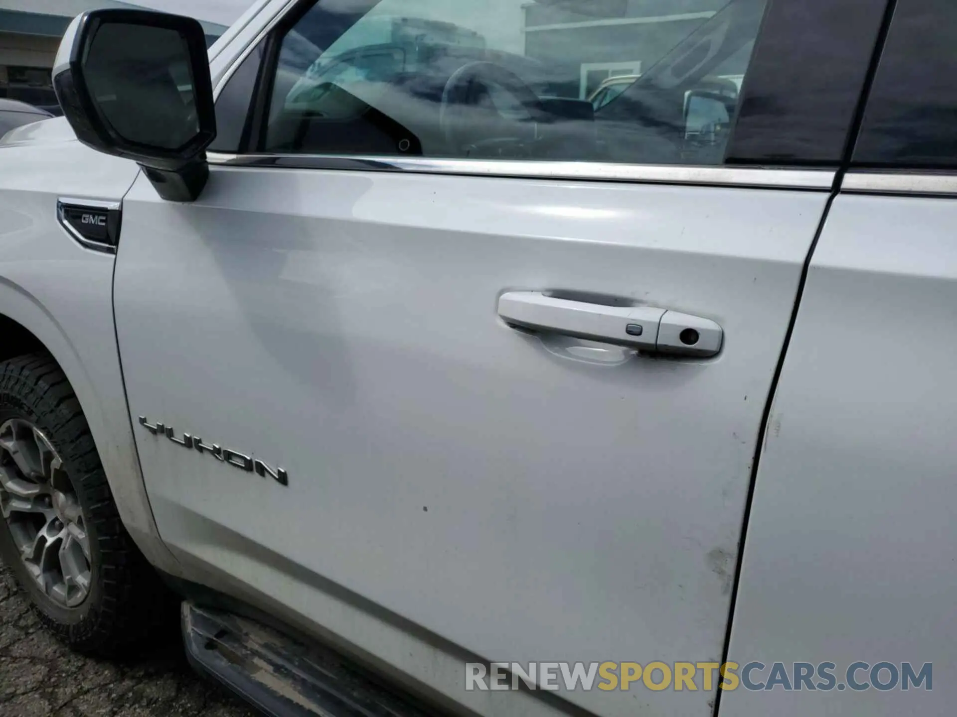 2 Photograph of a damaged car 1GKS2AKD0NR132143 GMC YUKON 2022