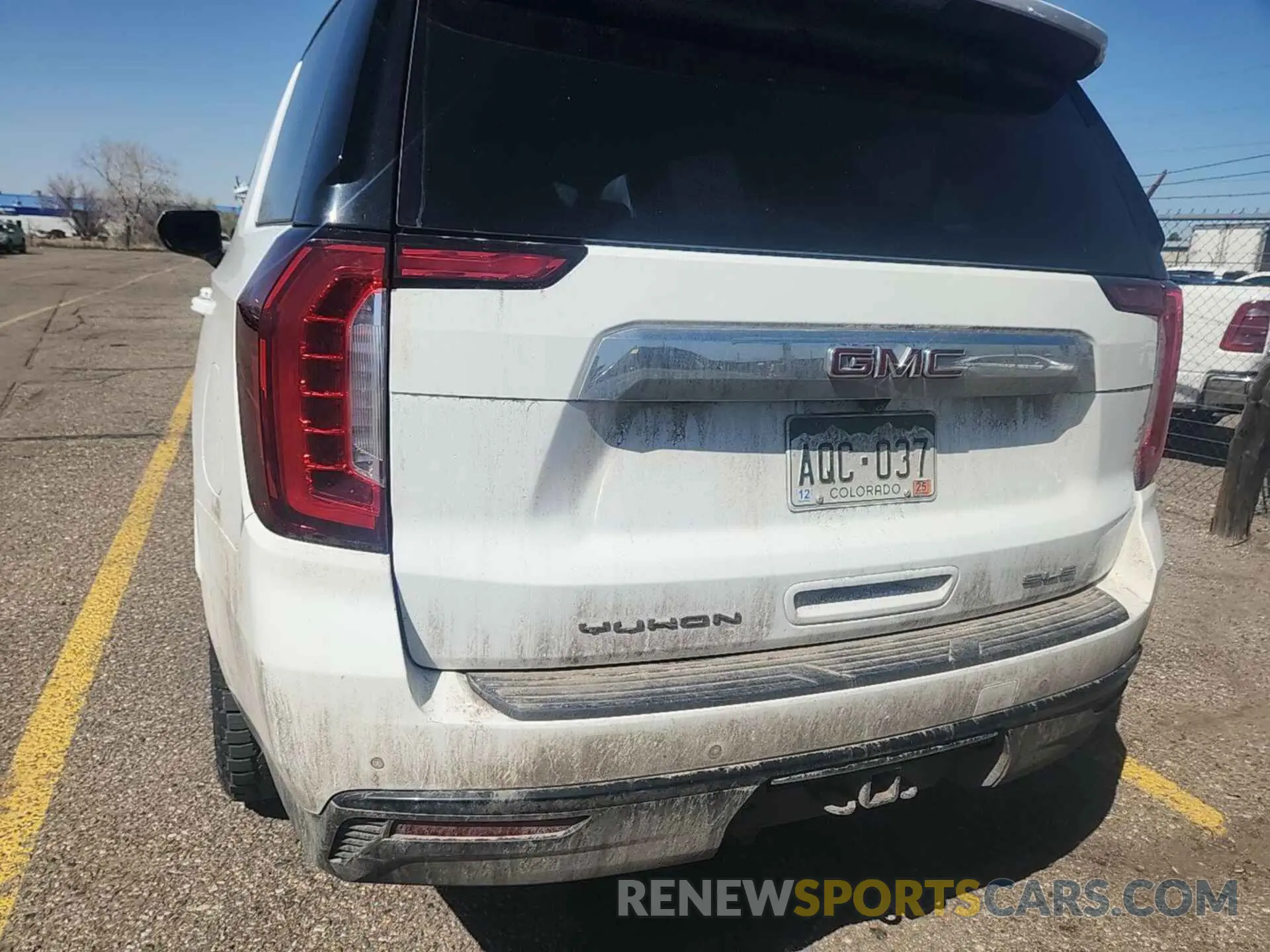 4 Photograph of a damaged car 1GKS2AKD0NR132143 GMC YUKON 2022