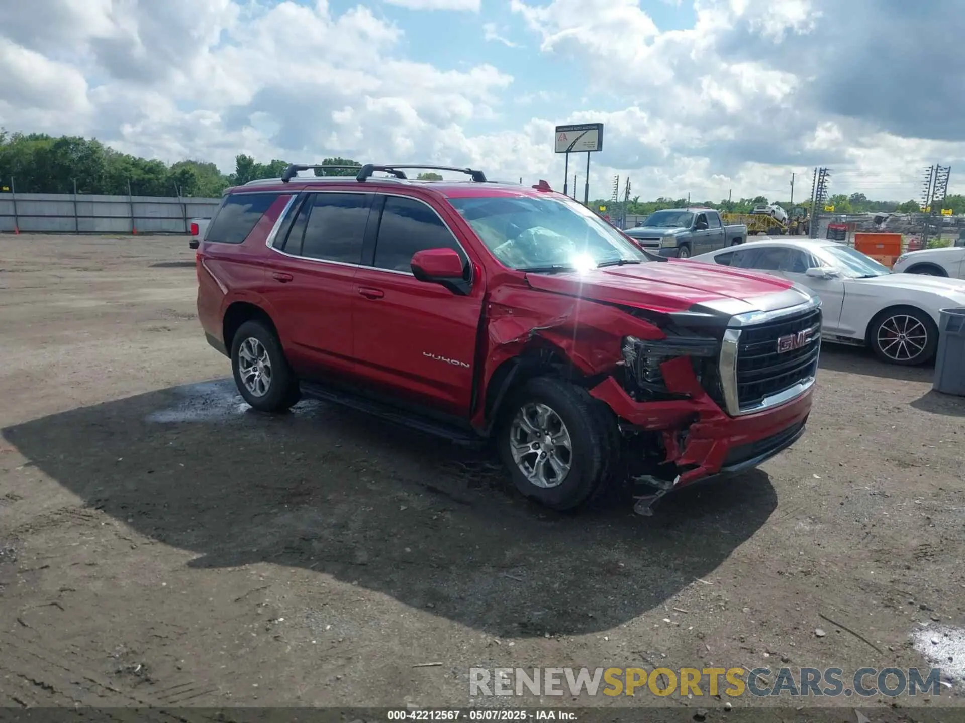 1 Photograph of a damaged car 1GKS2AKD2NR333199 GMC YUKON 2022