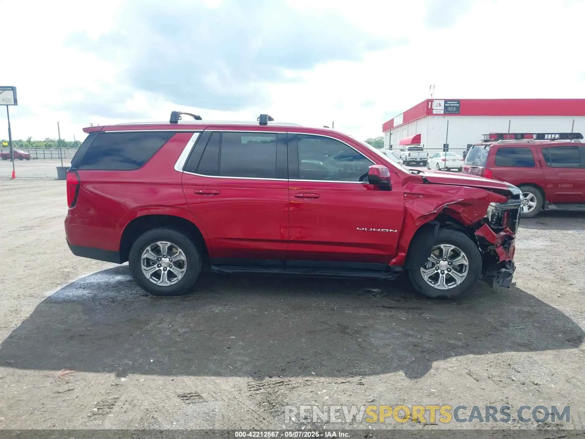 13 Photograph of a damaged car 1GKS2AKD2NR333199 GMC YUKON 2022