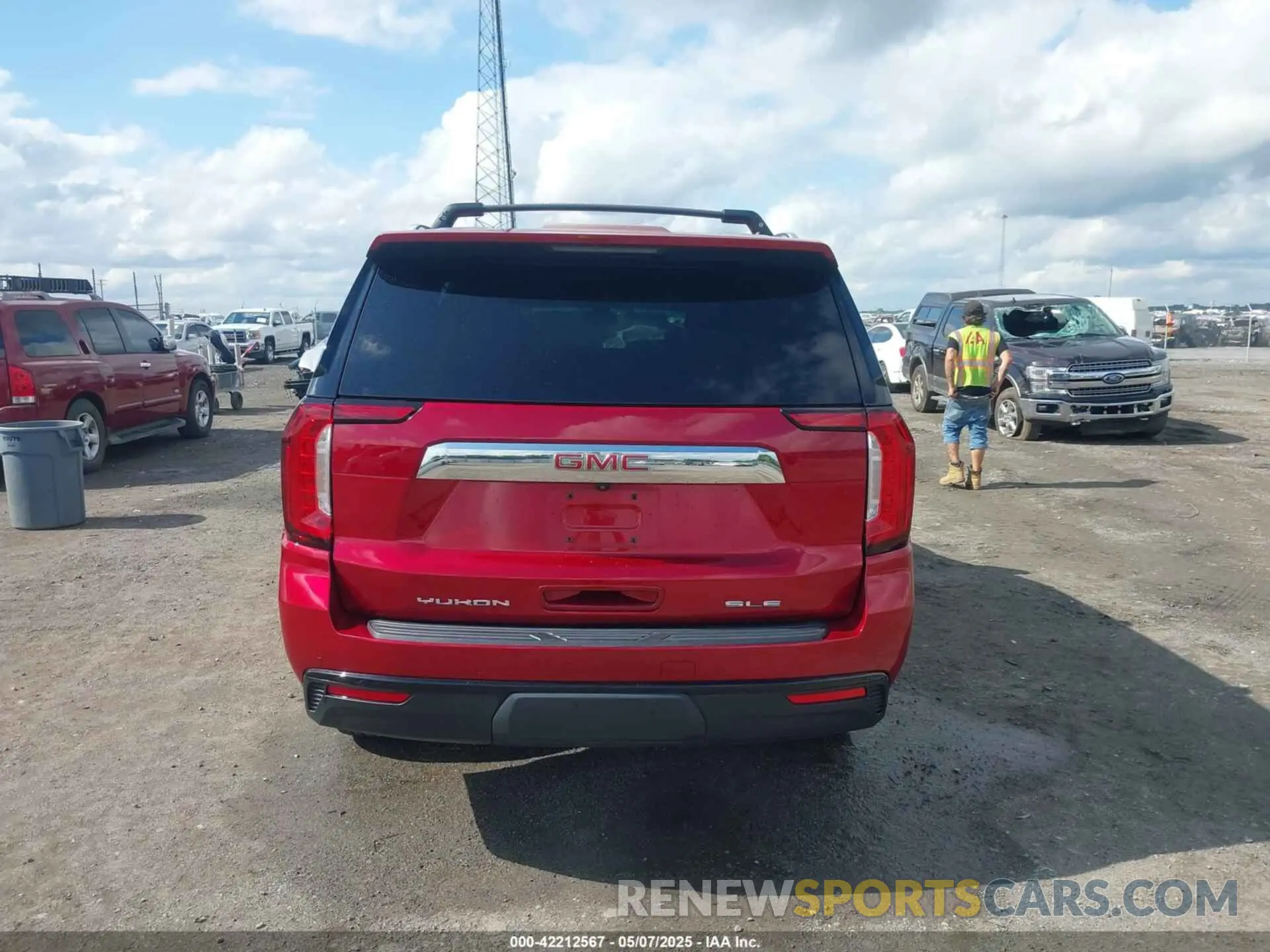 16 Photograph of a damaged car 1GKS2AKD2NR333199 GMC YUKON 2022