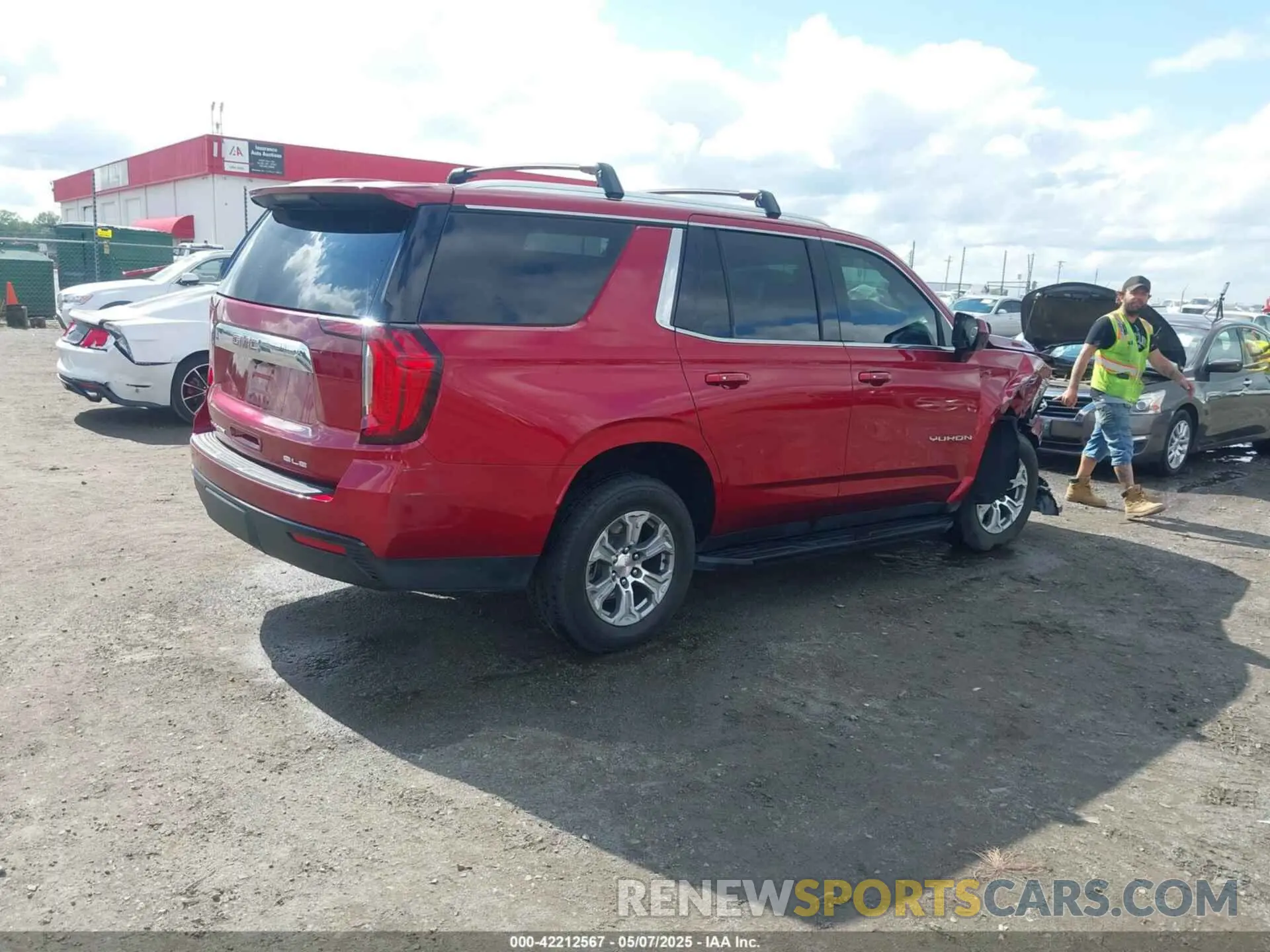 4 Photograph of a damaged car 1GKS2AKD2NR333199 GMC YUKON 2022