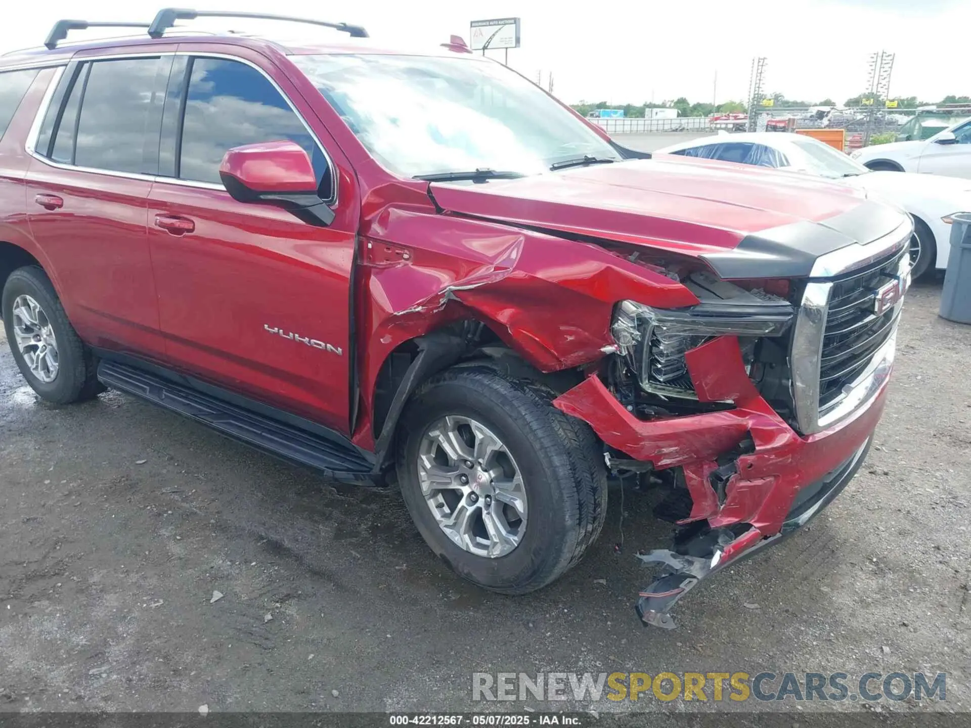 6 Photograph of a damaged car 1GKS2AKD2NR333199 GMC YUKON 2022