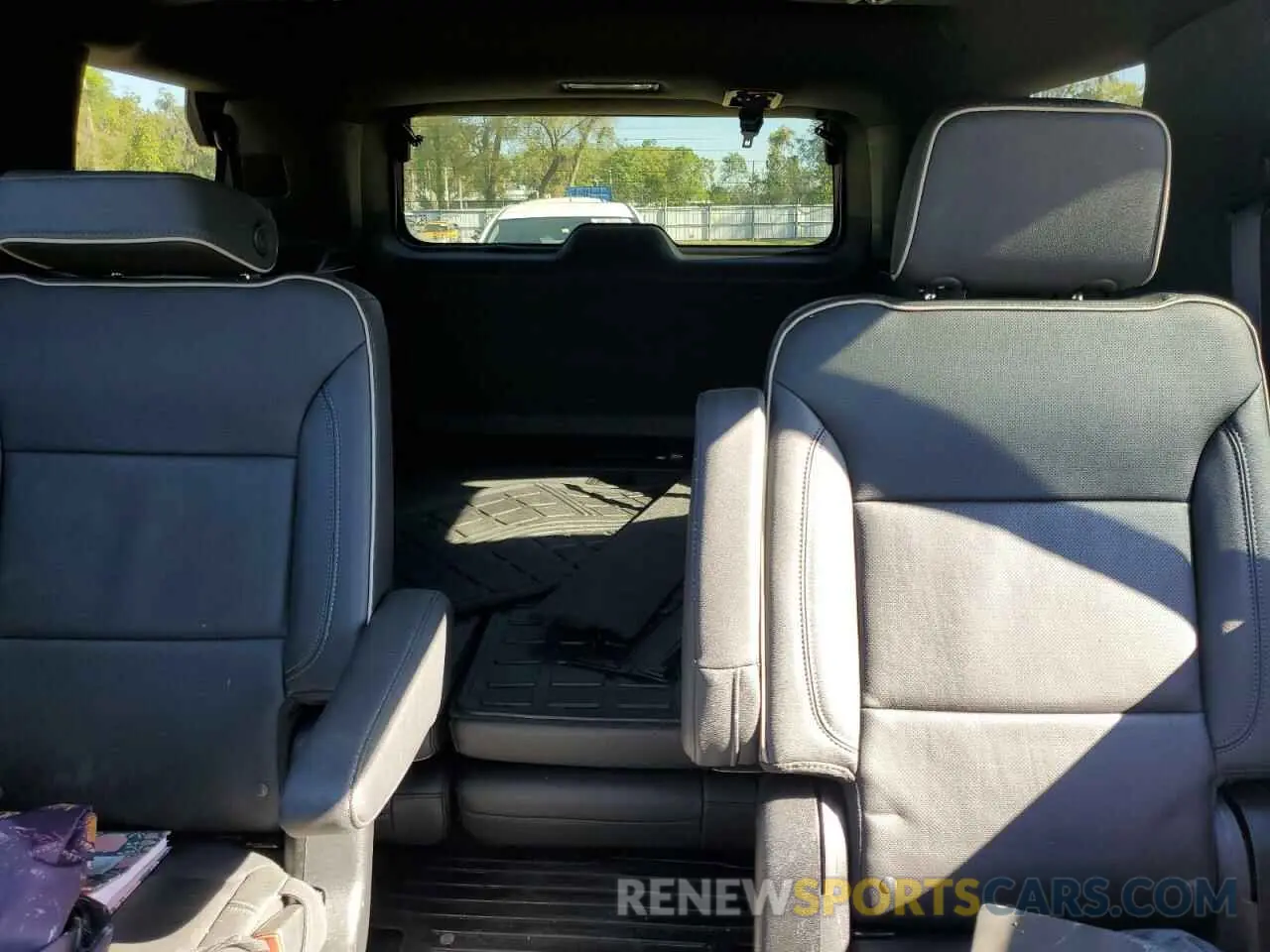 10 Фотография поврежденного автомобиля 1GKS2BKD7NR324472 GMC YUKON 2022