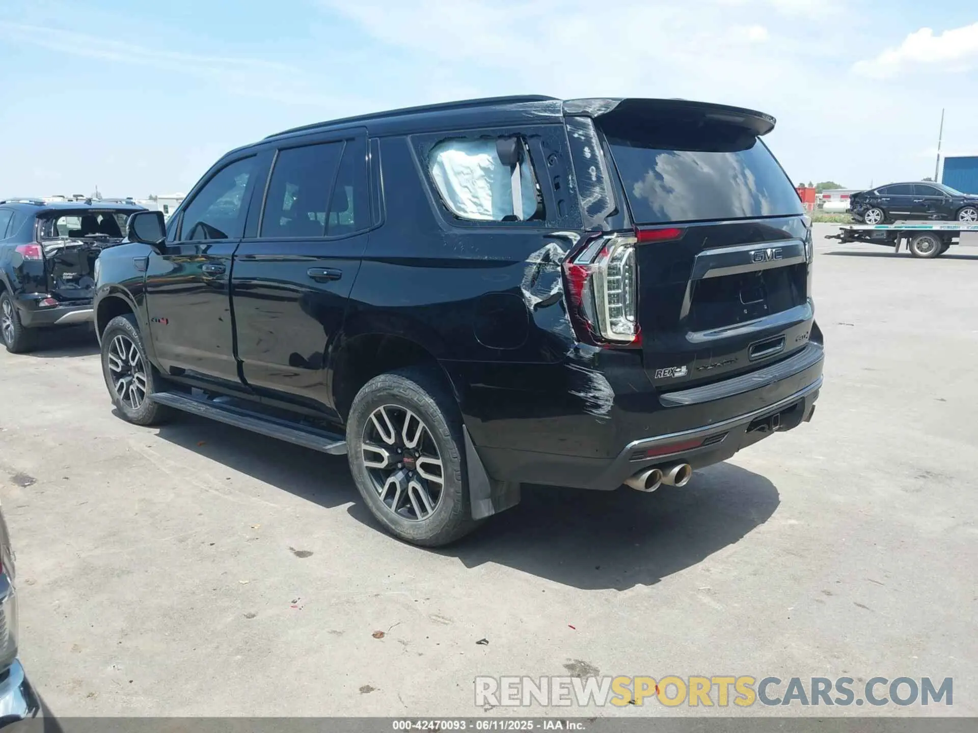 3 Photograph of a damaged car 1GKS2CKL5NR116197 GMC YUKON 2022