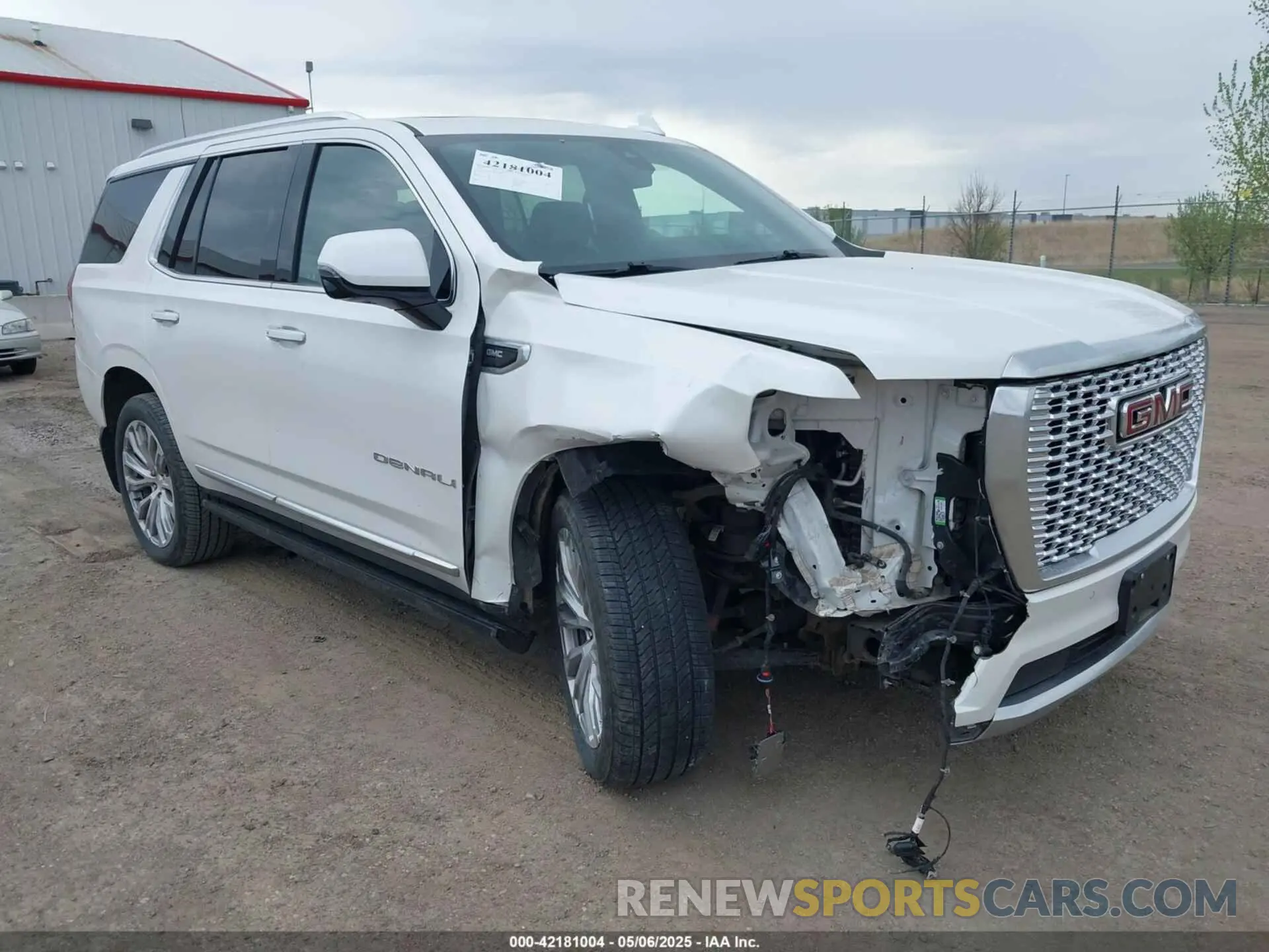 1 Photograph of a damaged car 1GKS2DKLXNR215720 GMC YUKON 2022