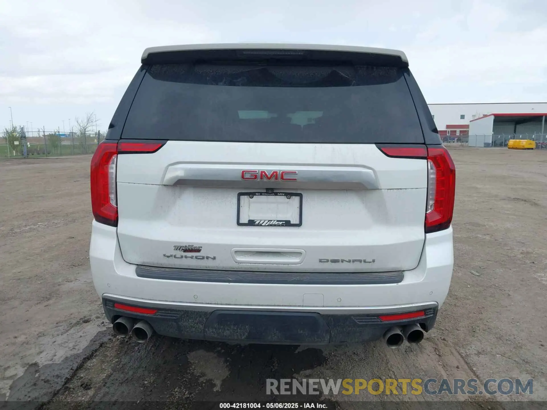 16 Photograph of a damaged car 1GKS2DKLXNR215720 GMC YUKON 2022