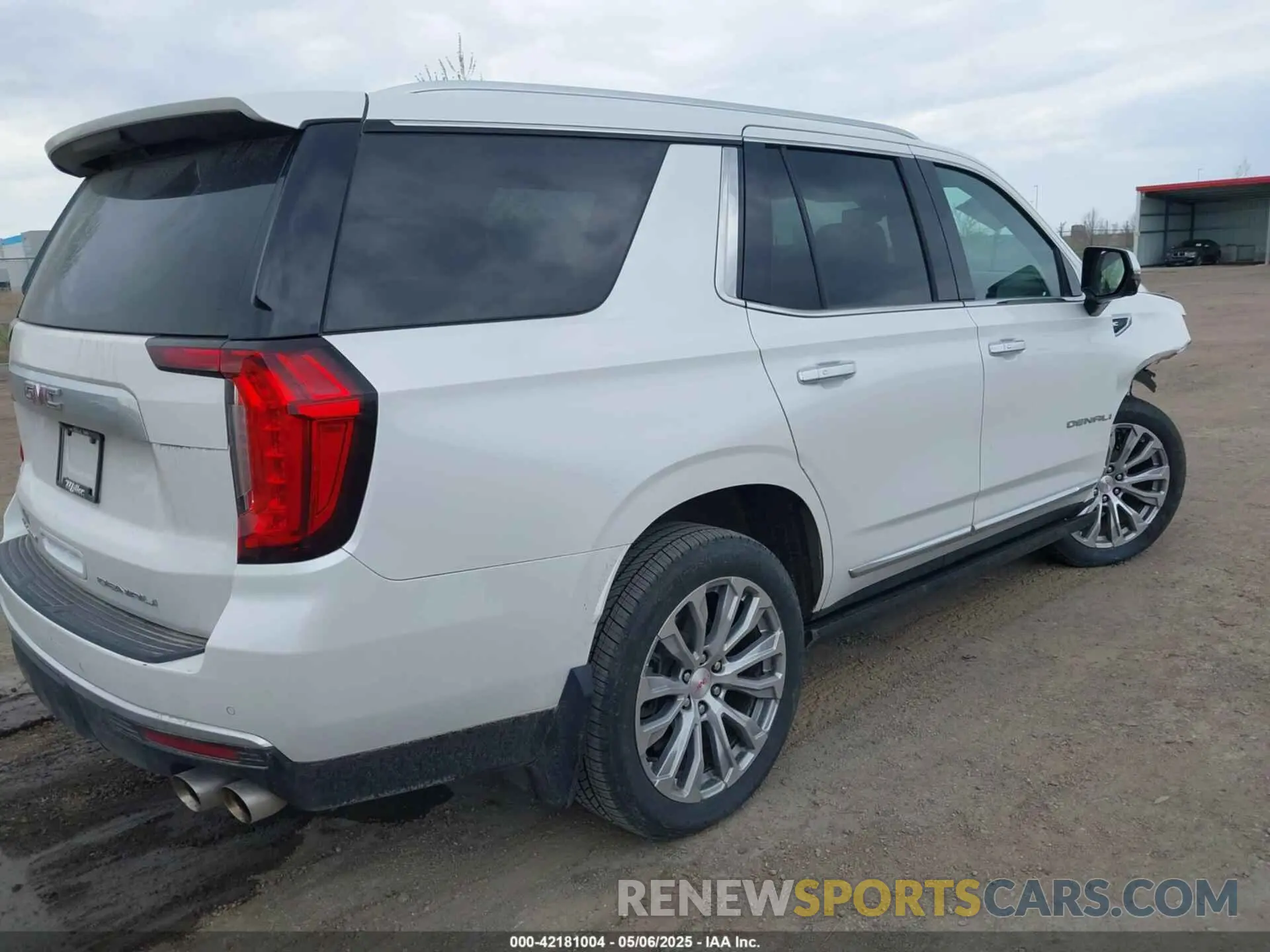 4 Photograph of a damaged car 1GKS2DKLXNR215720 GMC YUKON 2022