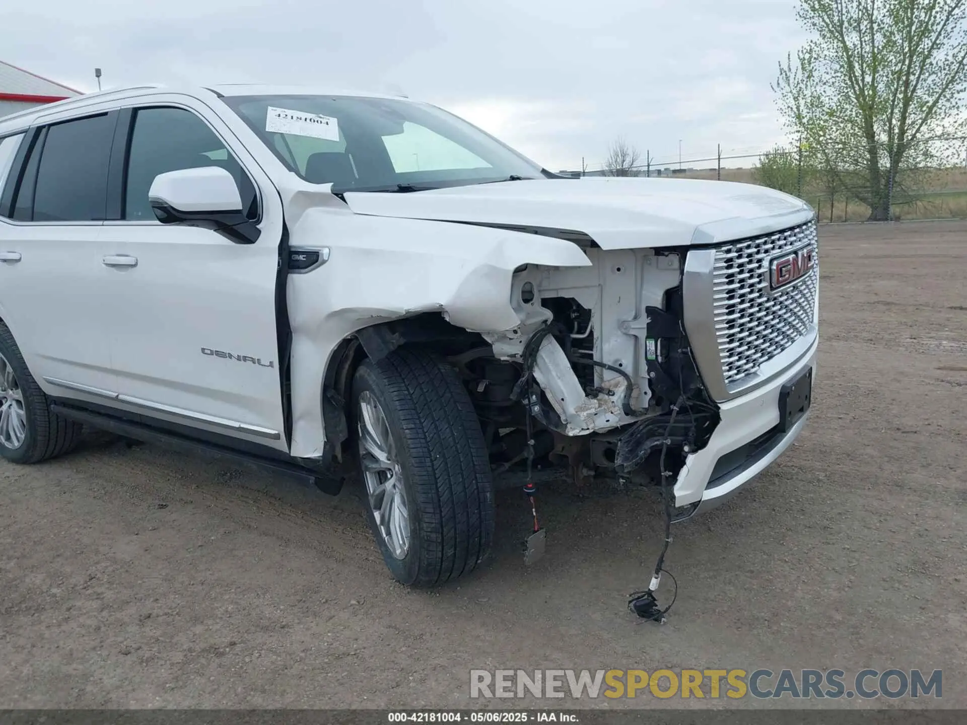 6 Photograph of a damaged car 1GKS2DKLXNR215720 GMC YUKON 2022
