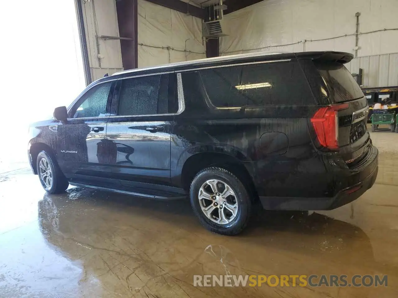 2 Photograph of a damaged car 1GKS2FKD8NR326626 GMC YUKON 2022