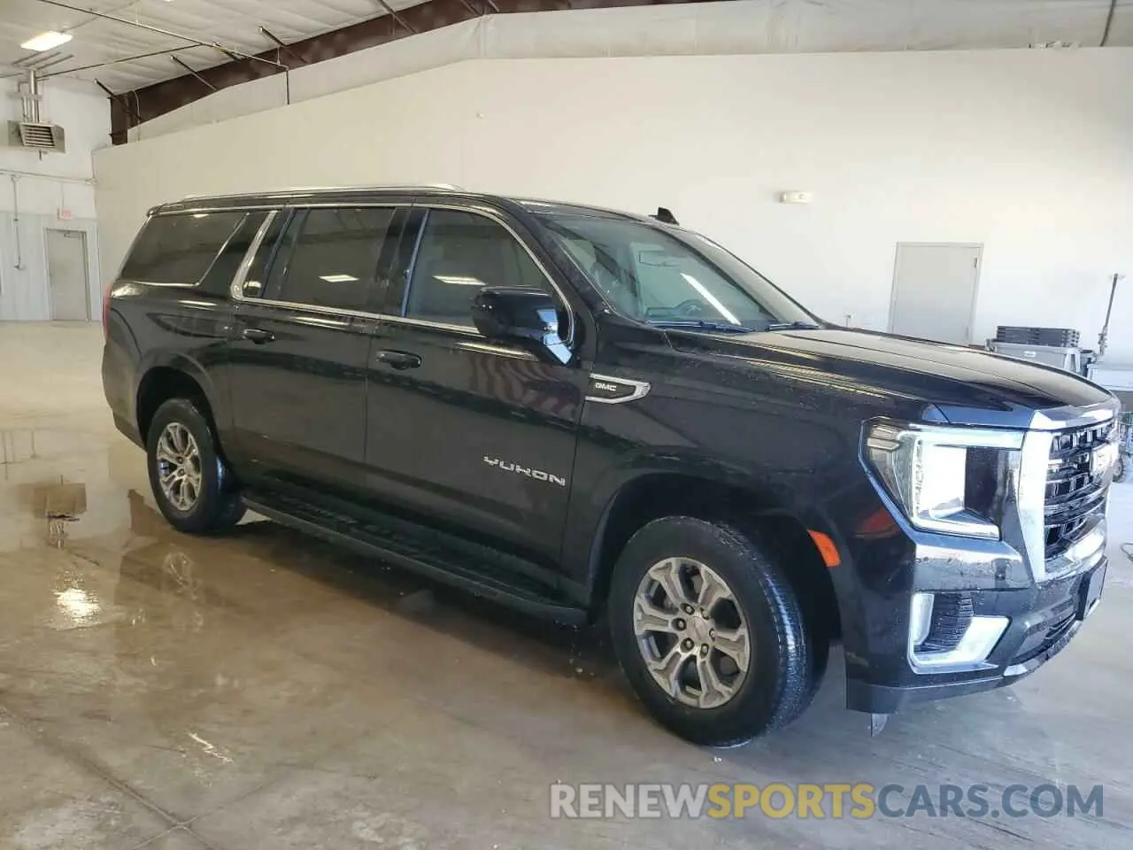 4 Photograph of a damaged car 1GKS2FKD8NR326626 GMC YUKON 2022