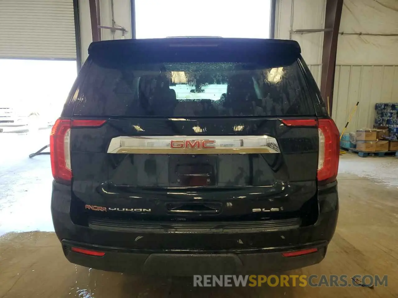 6 Photograph of a damaged car 1GKS2FKD8NR326626 GMC YUKON 2022