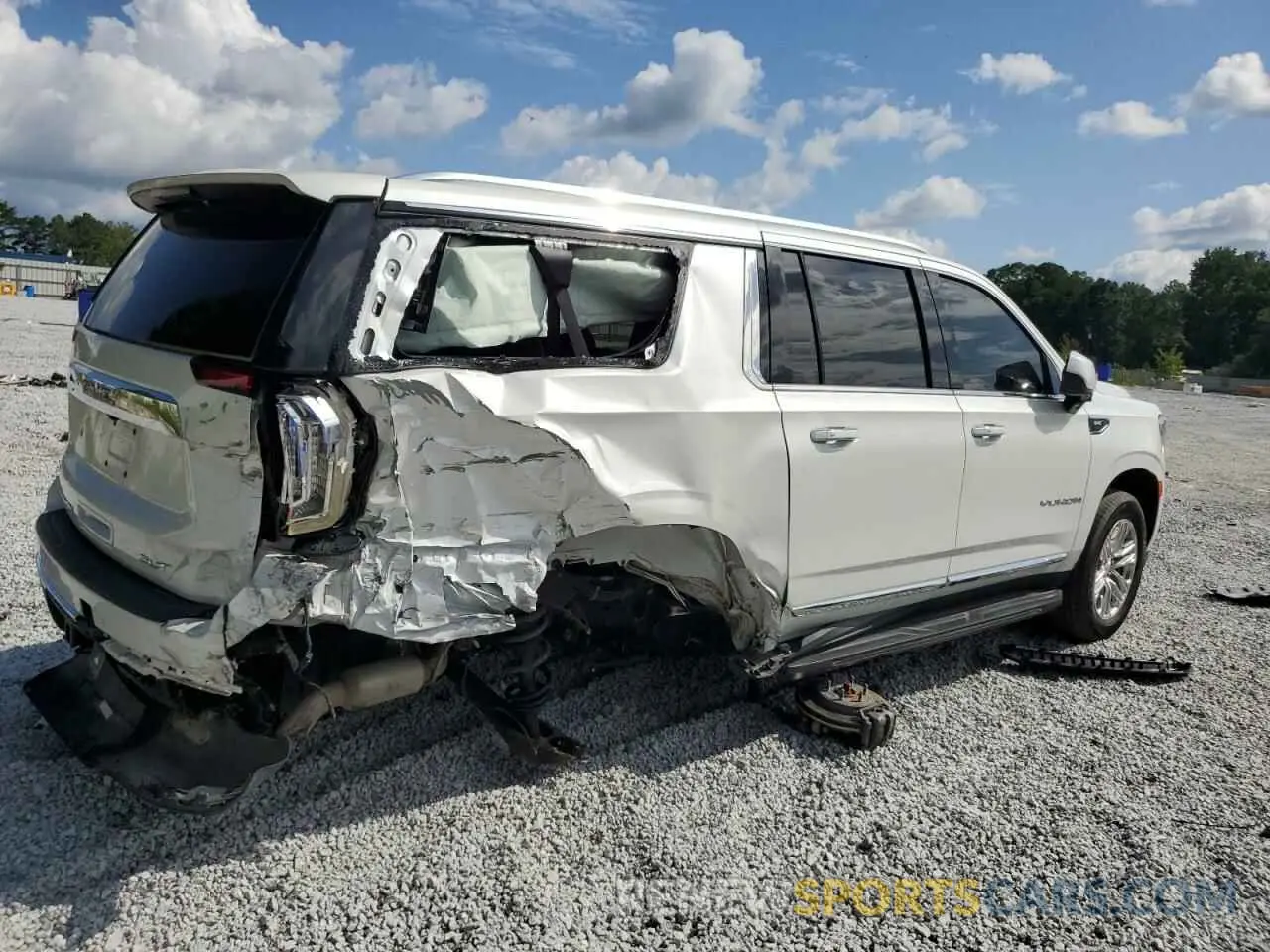 3 Photograph of a damaged car 1GKS2GKD6NR196190 GMC YUKON 2022