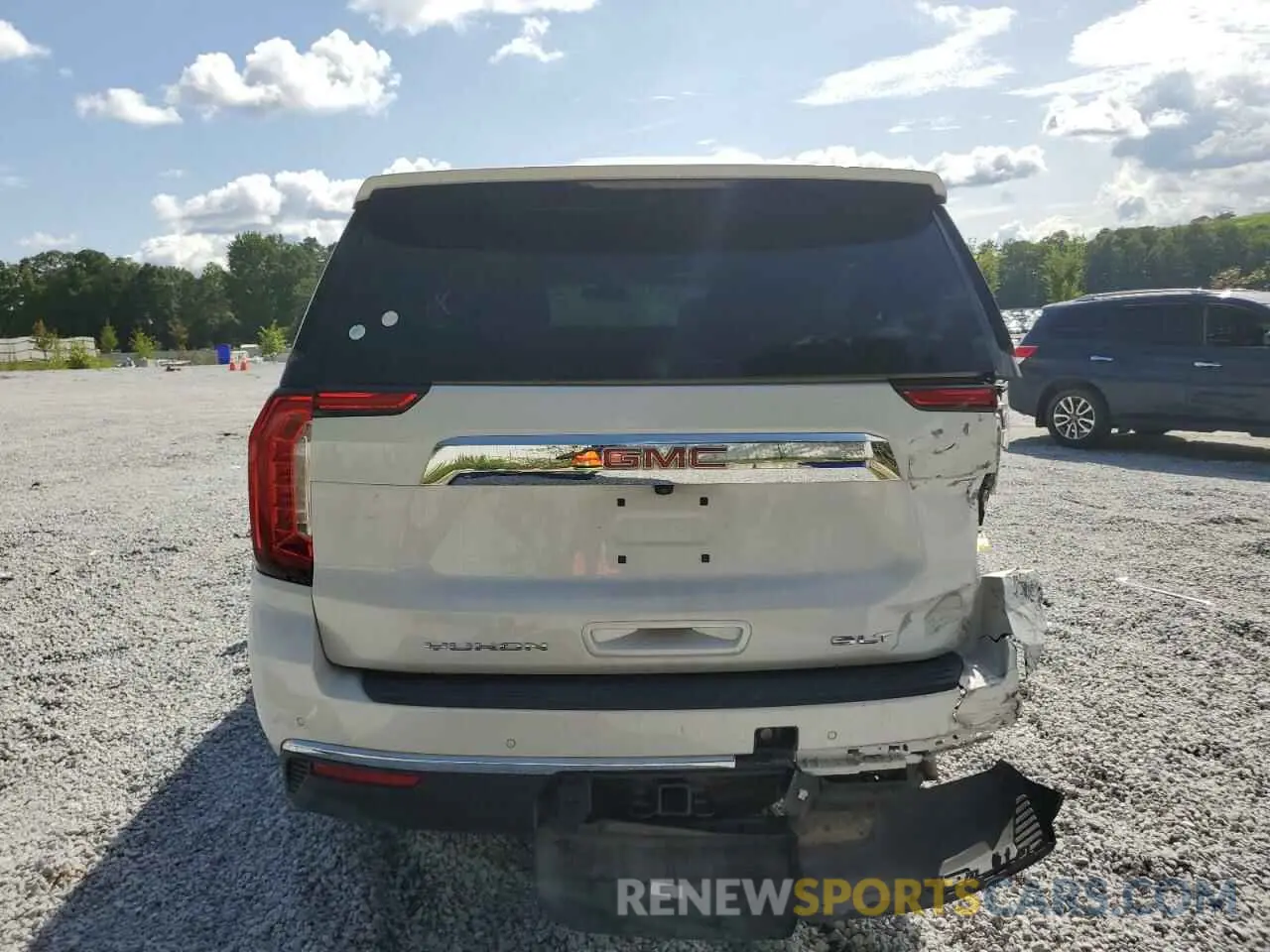 6 Photograph of a damaged car 1GKS2GKD6NR196190 GMC YUKON 2022