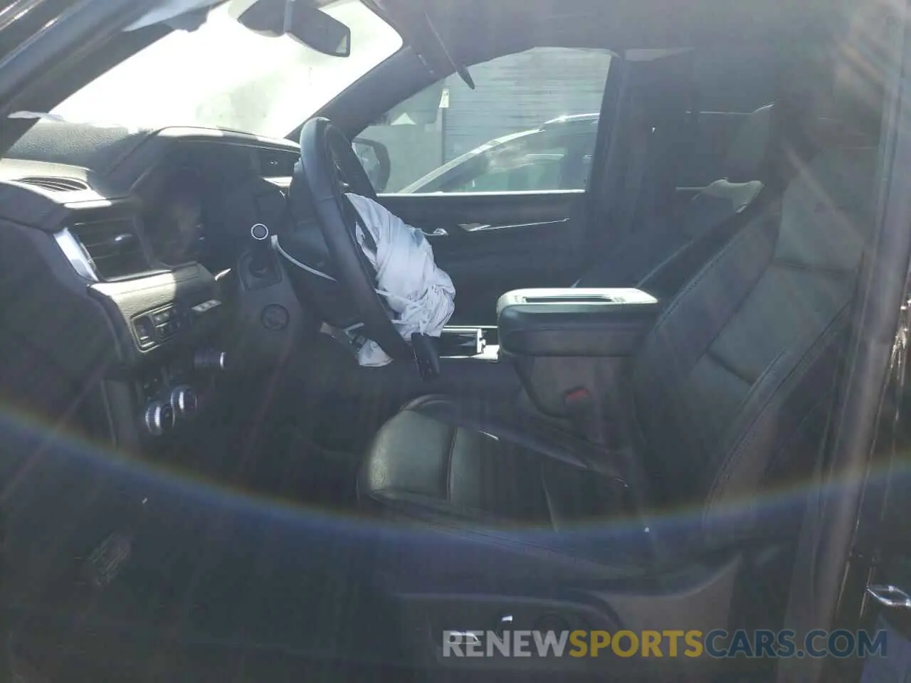 7 Photograph of a damaged car 1GKS2JKL1NR255313 GMC YUKON 2022