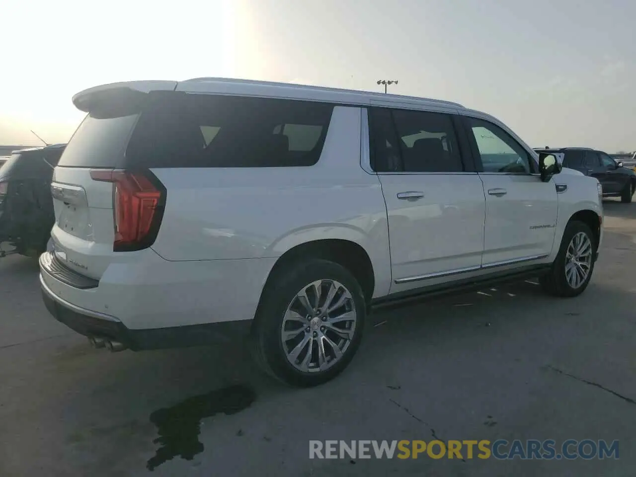 3 Photograph of a damaged car 1GKS2JKL4NR301507 GMC YUKON 2022