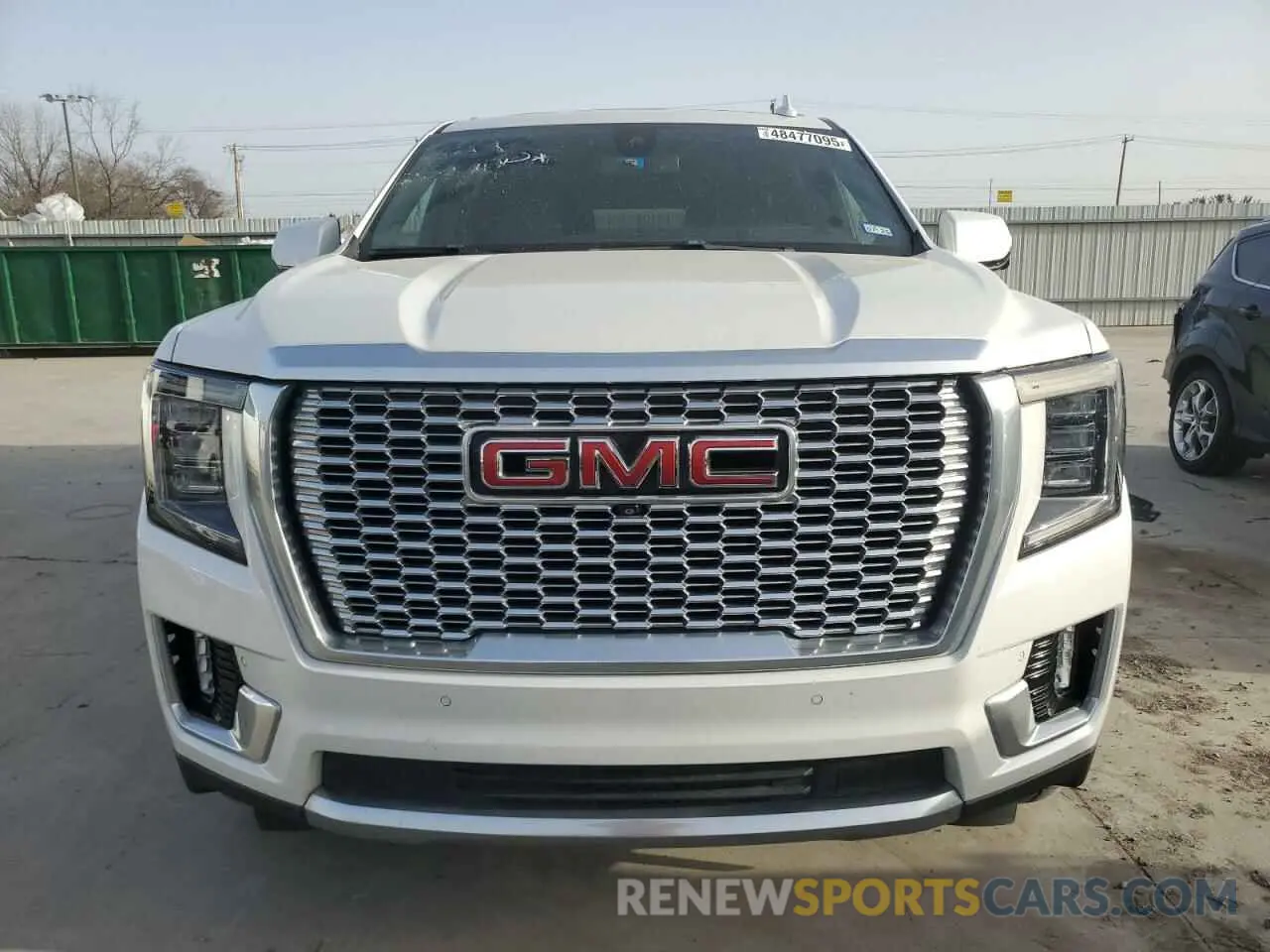 5 Photograph of a damaged car 1GKS2JKL4NR301507 GMC YUKON 2022