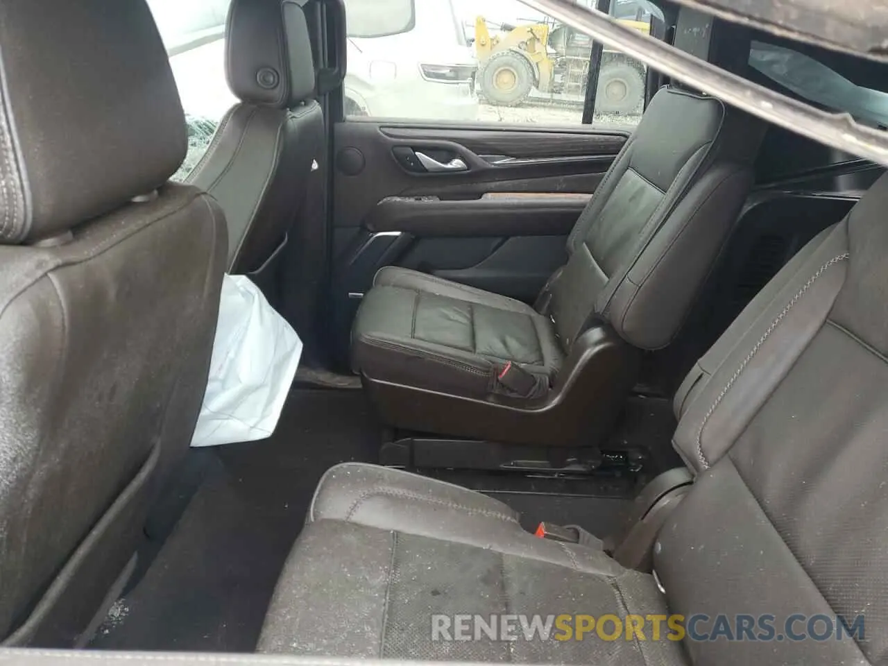 11 Photograph of a damaged car 1GKS2JKT0NR137141 GMC YUKON 2022