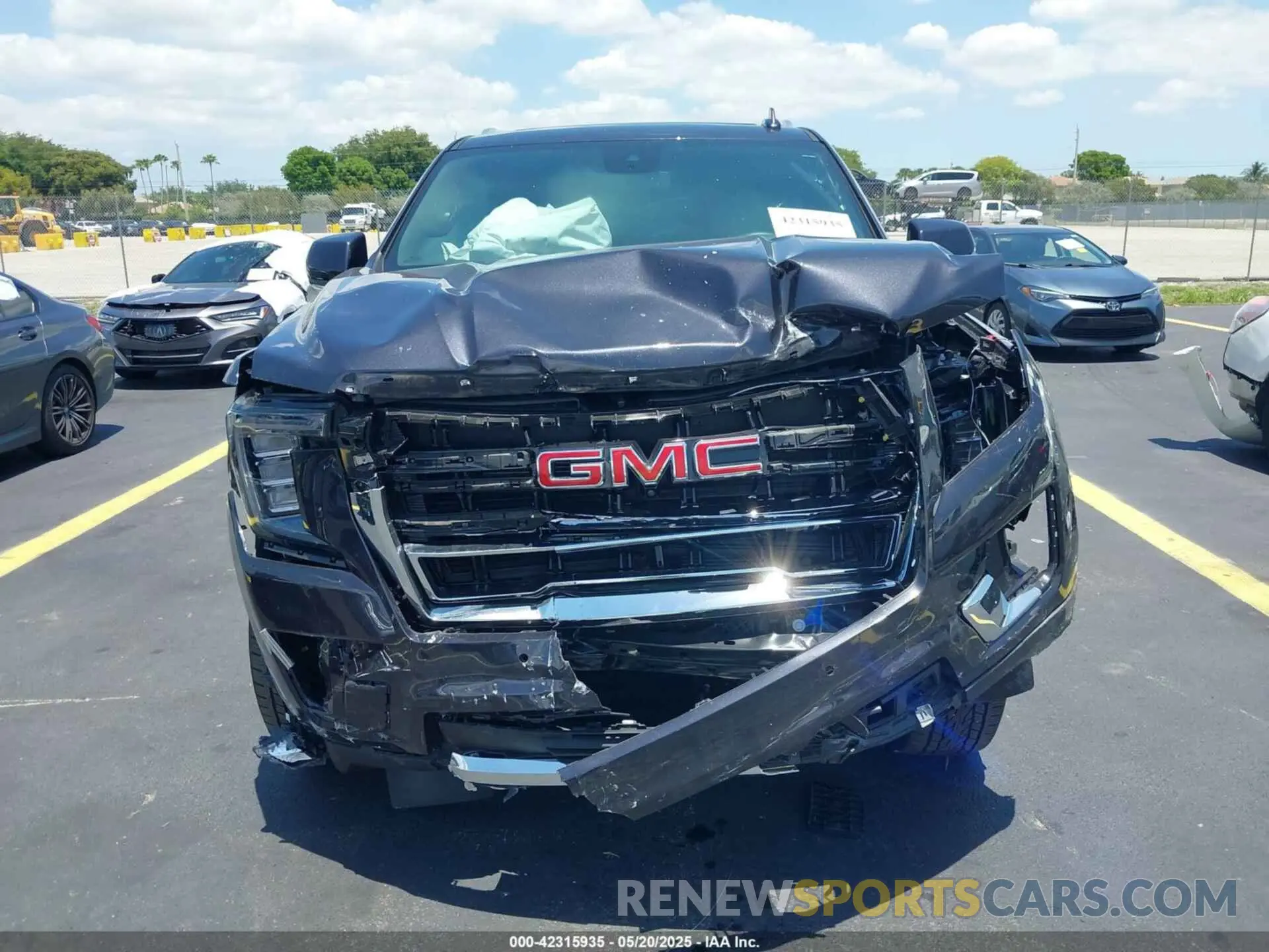 11 Photograph of a damaged car 1GKS1BKD4PR552161 GMC YUKON 2023