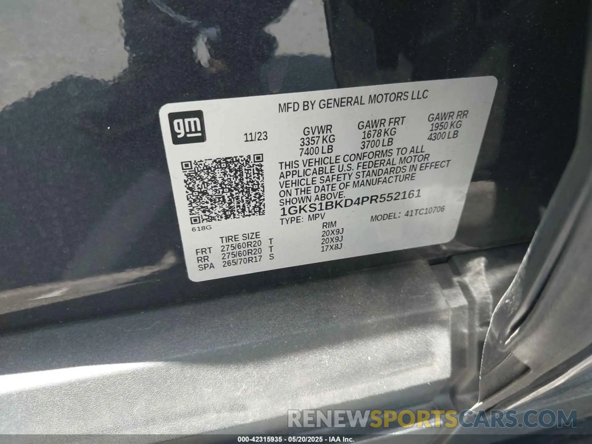 9 Photograph of a damaged car 1GKS1BKD4PR552161 GMC YUKON 2023