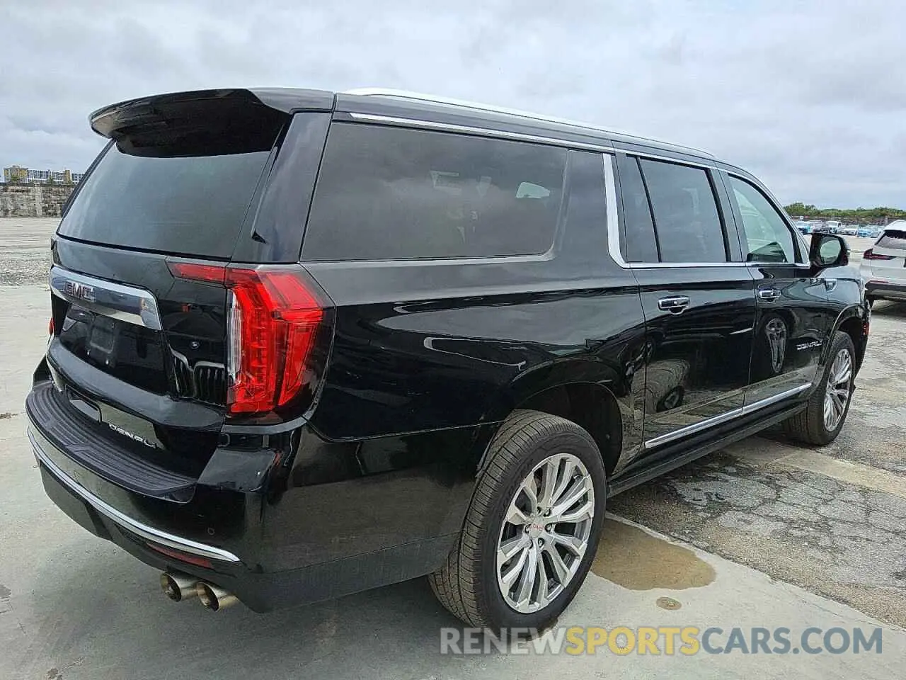 3 Фотография поврежденного автомобиля 1GKS1JKL8PR219043 GMC YUKON 2023