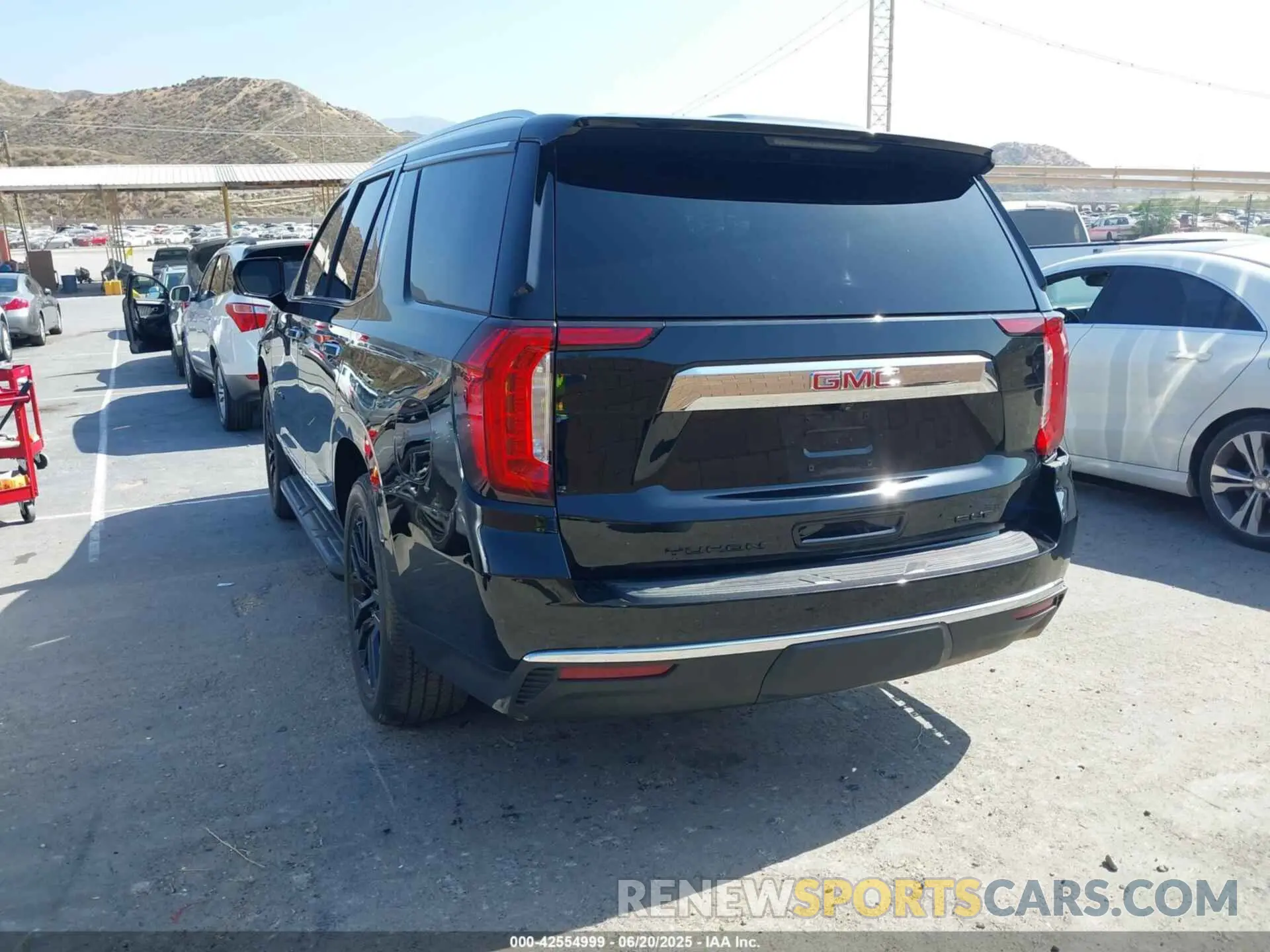 3 Фотография поврежденного автомобиля 1GKS2BKT3PR404670 GMC YUKON 2023