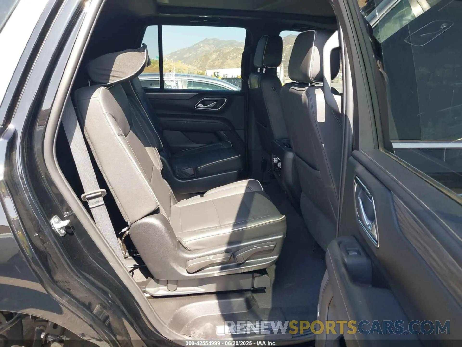 8 Фотография поврежденного автомобиля 1GKS2BKT3PR404670 GMC YUKON 2023