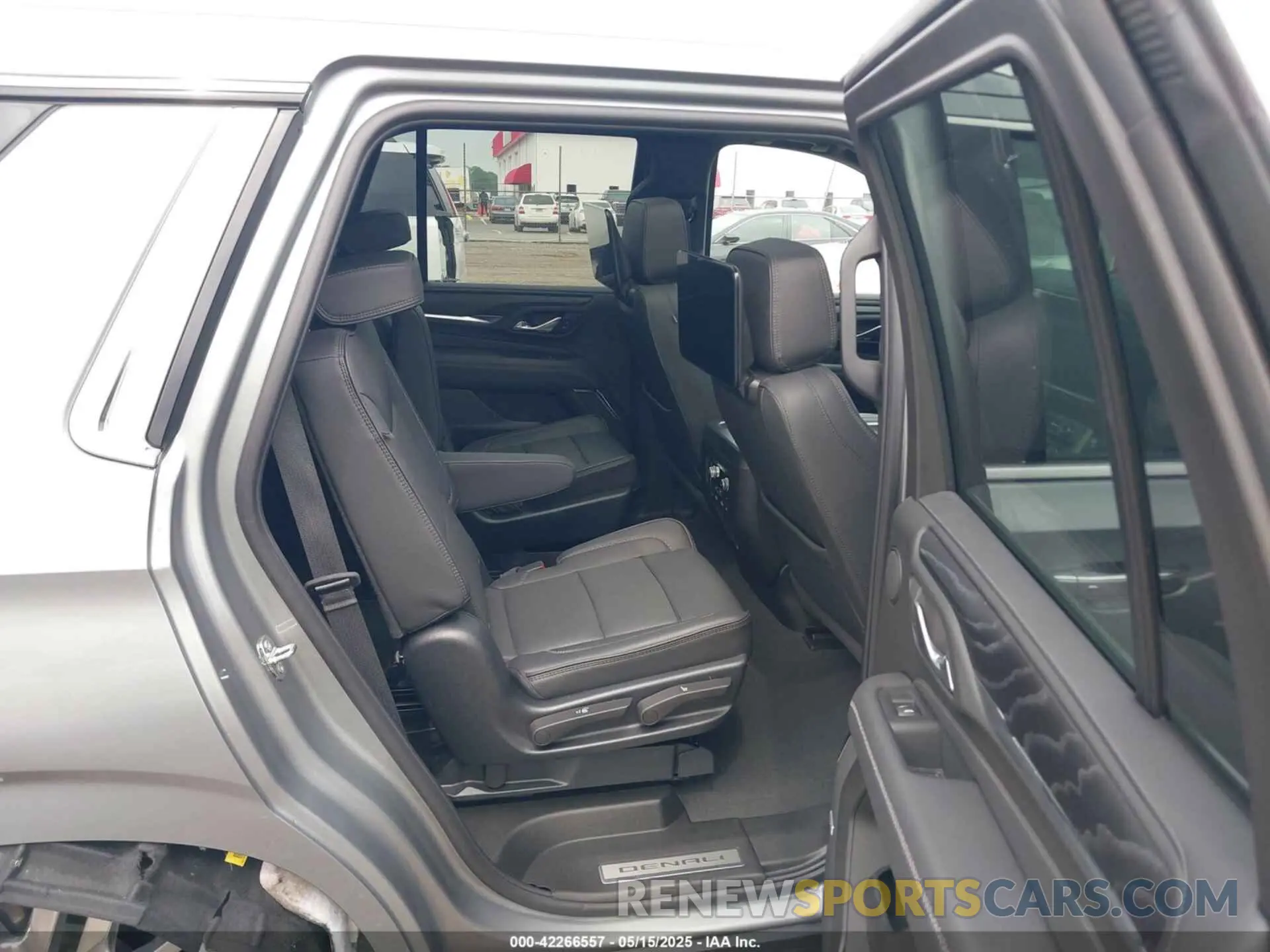 8 Photograph of a damaged car 1GKS2DKL2PR516372 GMC YUKON 2023