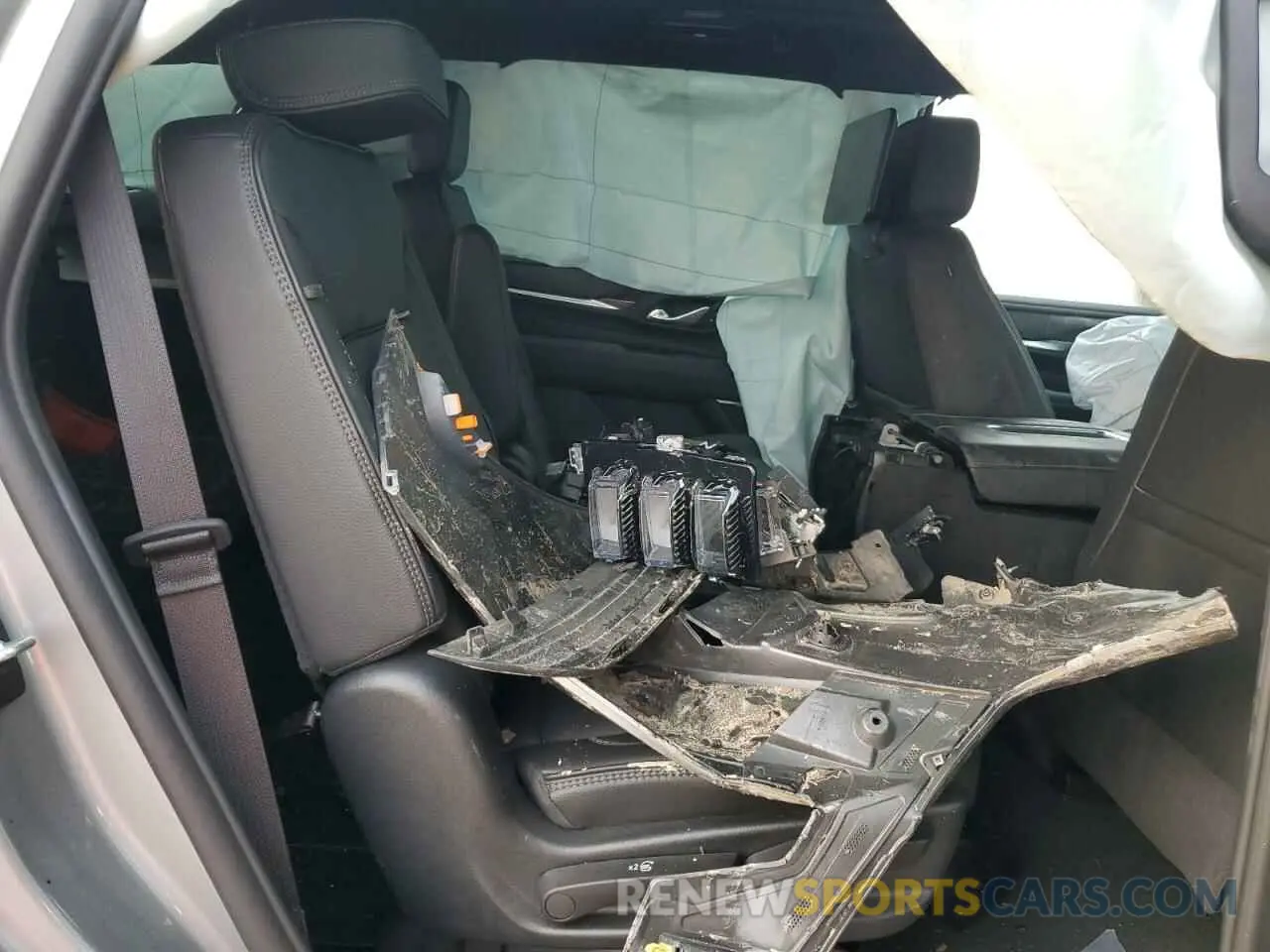 11 Photograph of a damaged car 1GKS2DKL7PR438879 GMC YUKON 2023