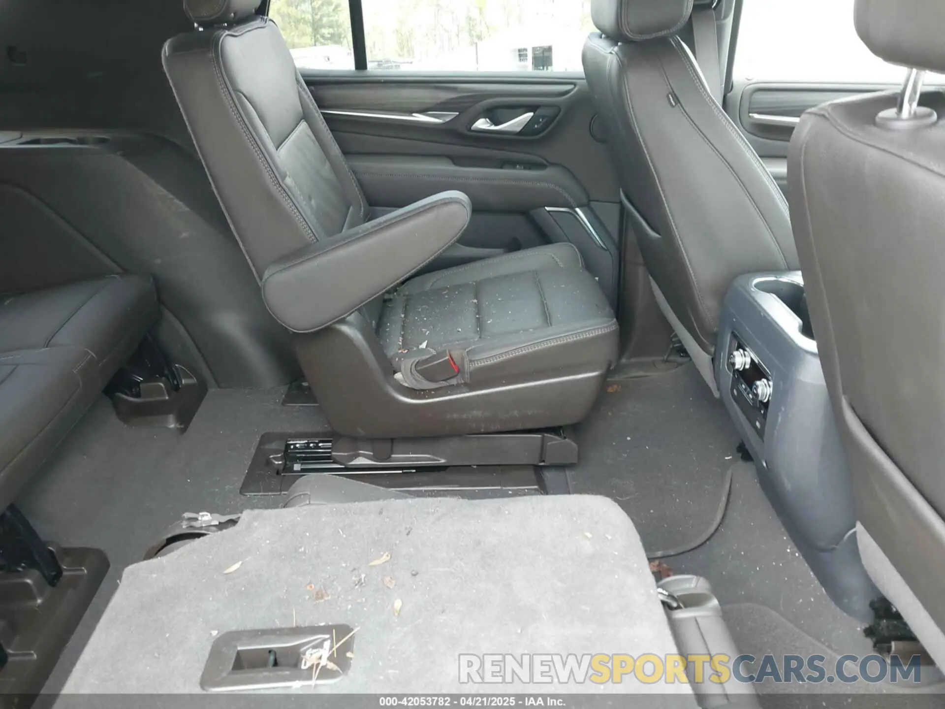 8 Photograph of a damaged car 1GKS2DKT6PR245476 GMC YUKON 2023