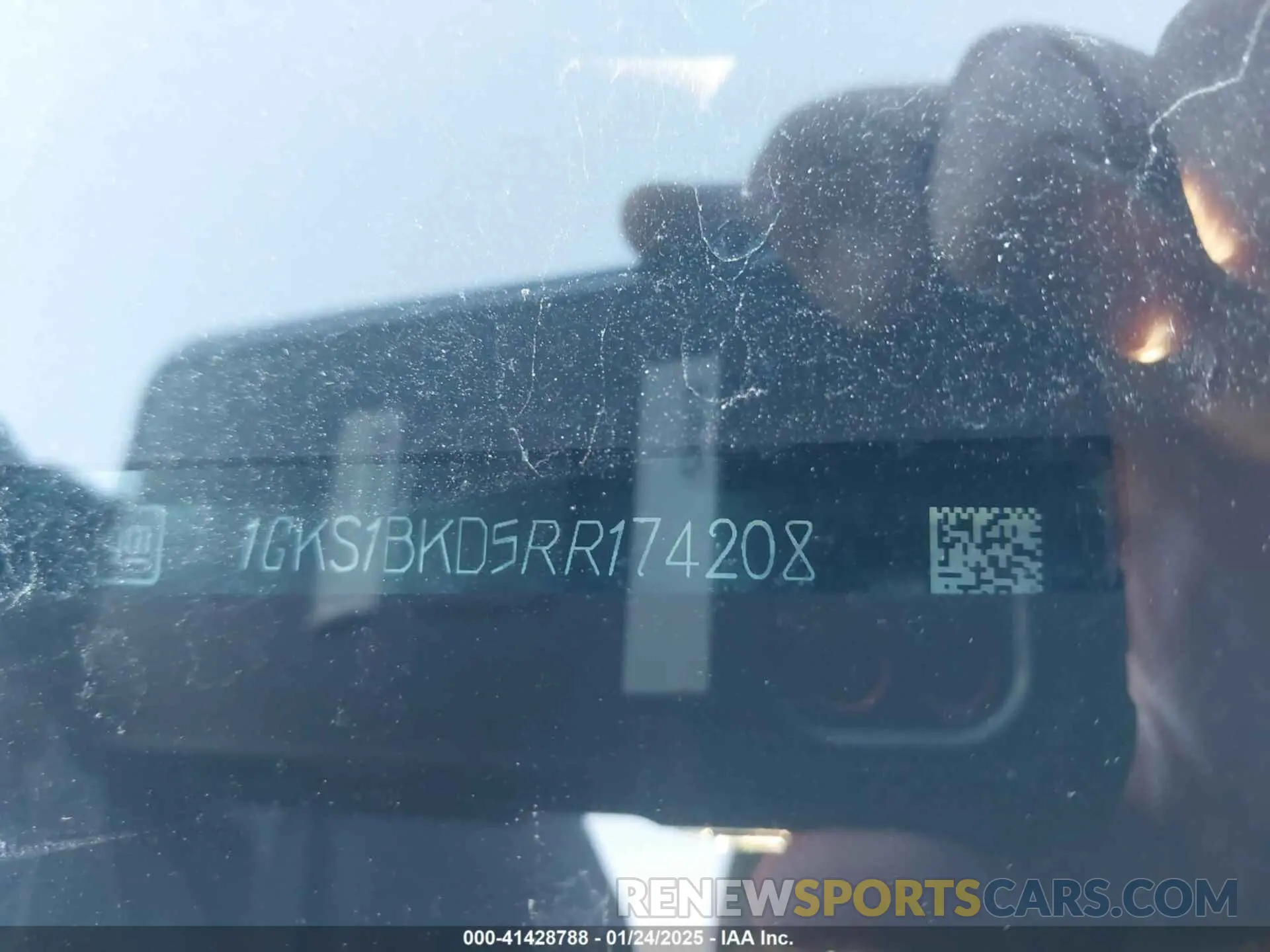 9 Photograph of a damaged car 1GKS1BKD5RR174208 GMC YUKON 2024