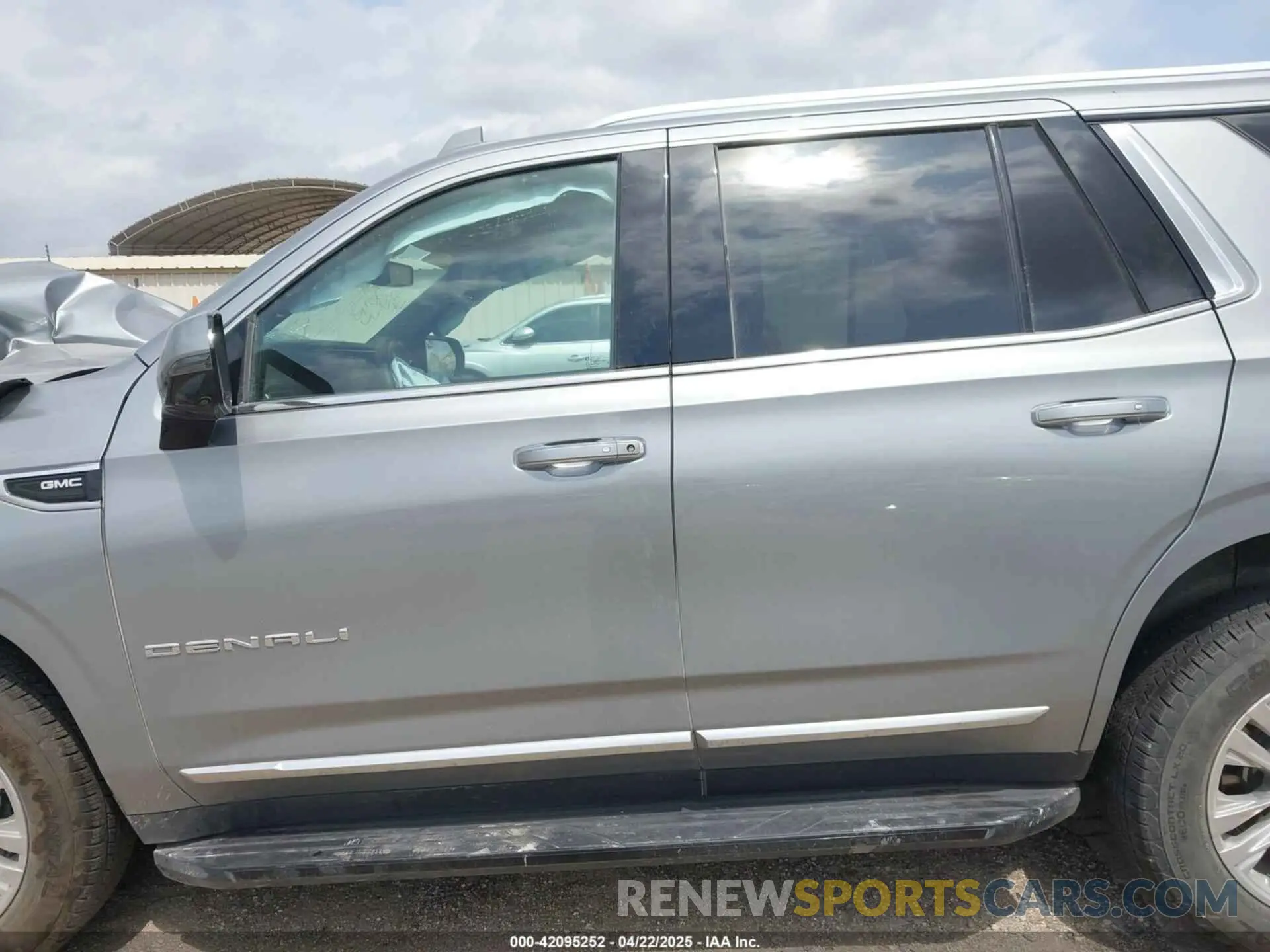 15 Photograph of a damaged car 1GKS1DKL4RR221344 GMC YUKON 2024