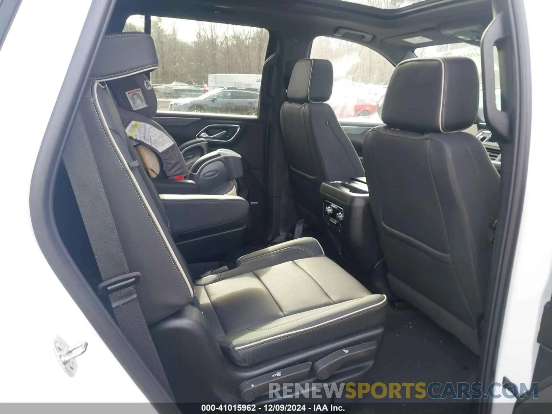 8 Фотография поврежденного автомобиля 1GKS2BKD4RR312432 GMC YUKON 2024