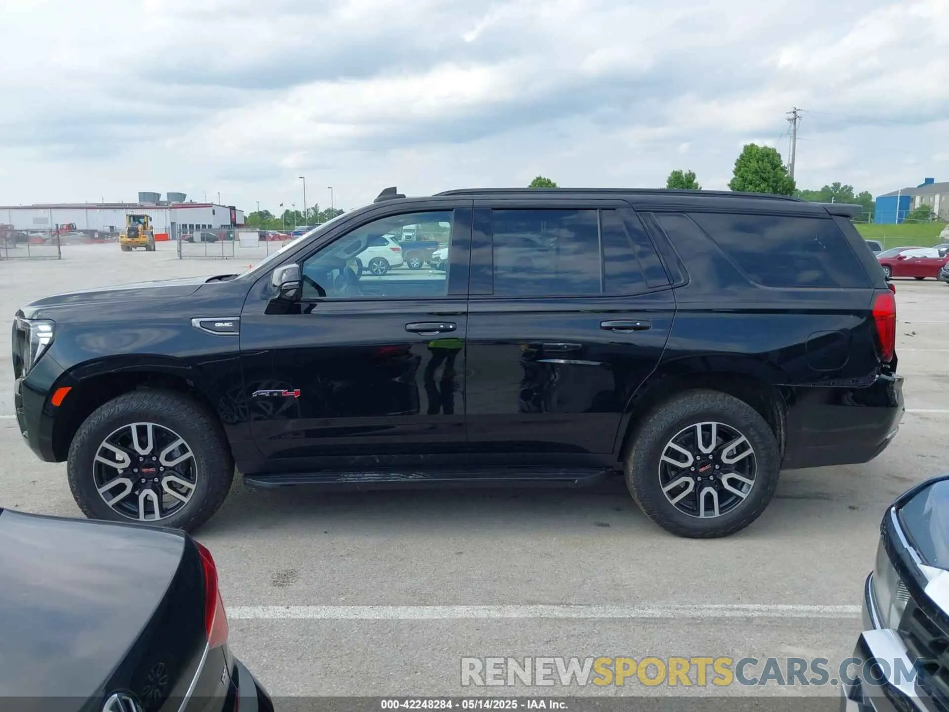 14 Photograph of a damaged car 1GKS2CKD0RR389126 GMC YUKON 2024
