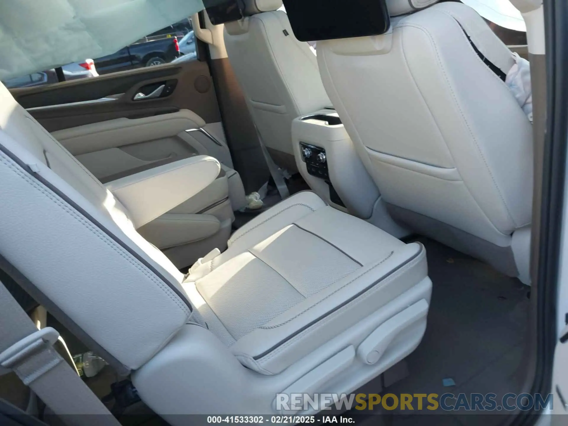 8 Фотография поврежденного автомобиля 1GKS2DKL2RR285492 GMC YUKON 2024