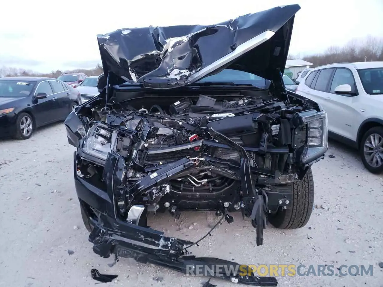 5 Photograph of a damaged car 1GKS2DKL9RR309772 GMC YUKON 2024