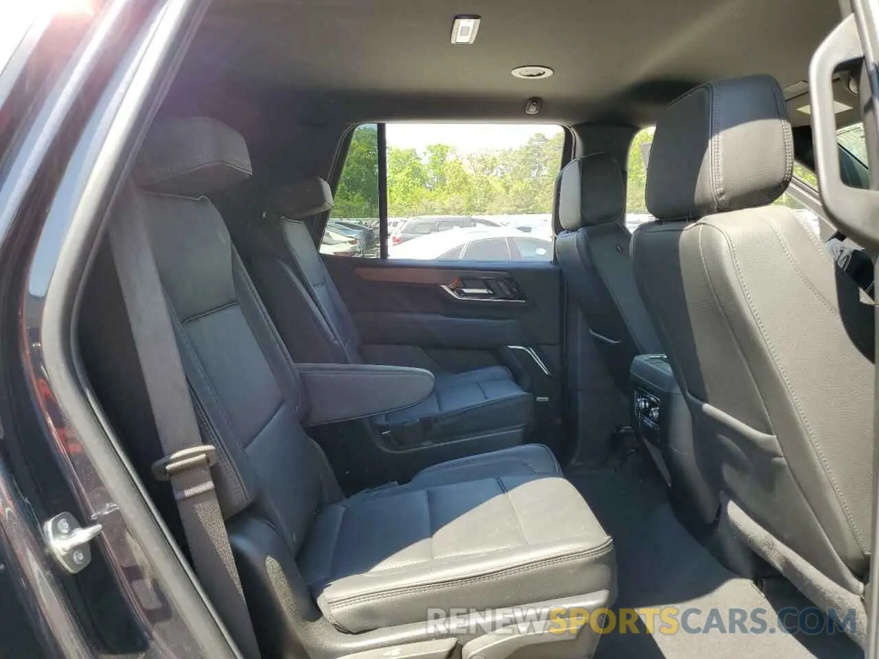 11 Photograph of a damaged car 1GKS1DRL2SR178702 GMC YUKON 2025