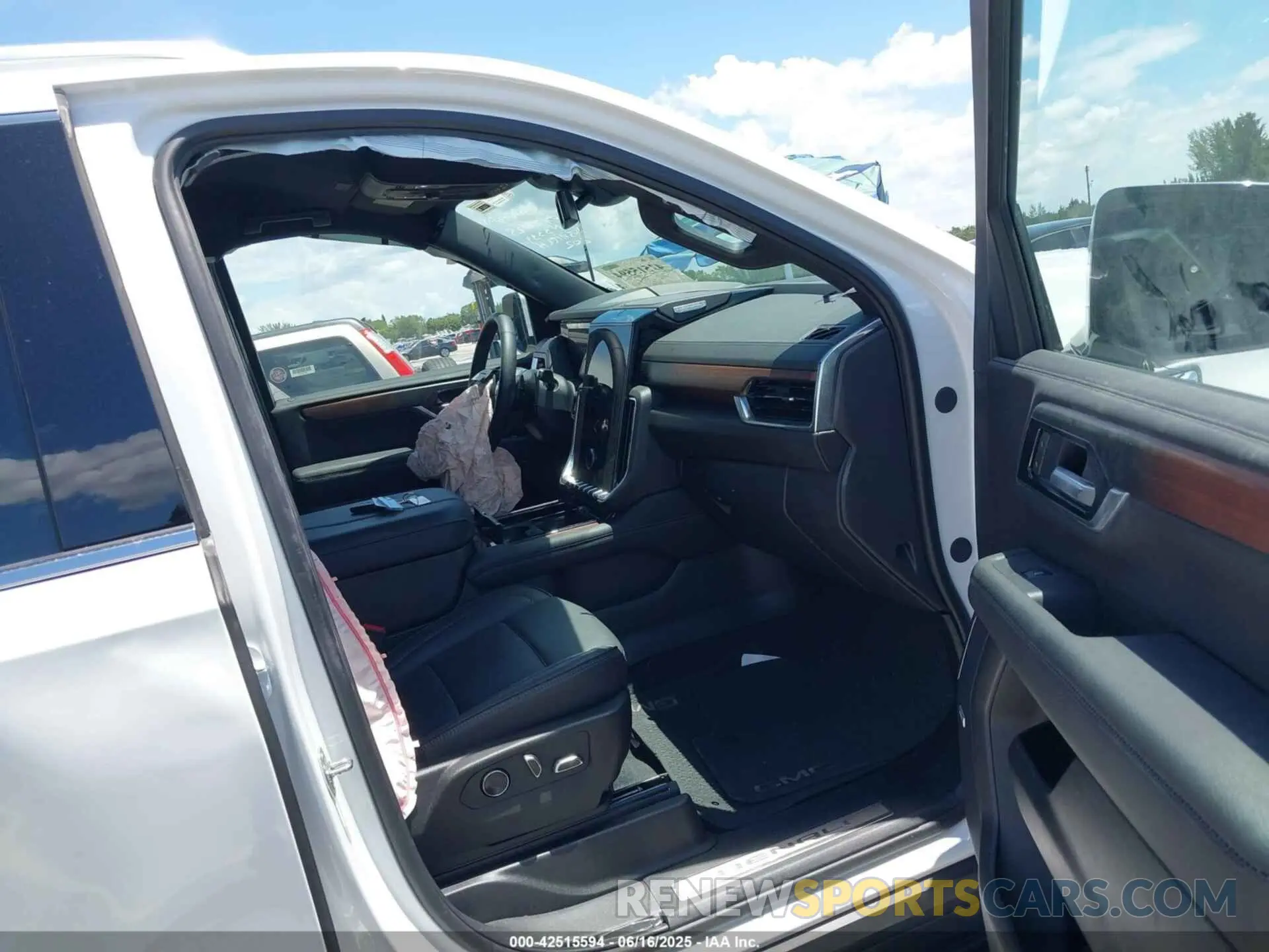 5 Фотография поврежденного автомобиля 1GKS1DRL7SR193339 GMC YUKON 2025