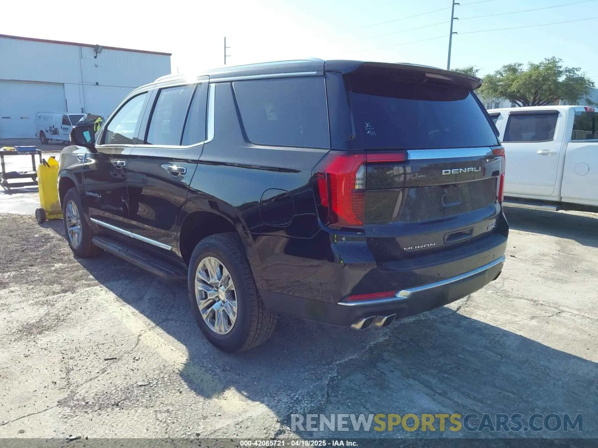 3 Фотография поврежденного автомобиля 1GKS1DRL9SR193603 GMC YUKON 2025