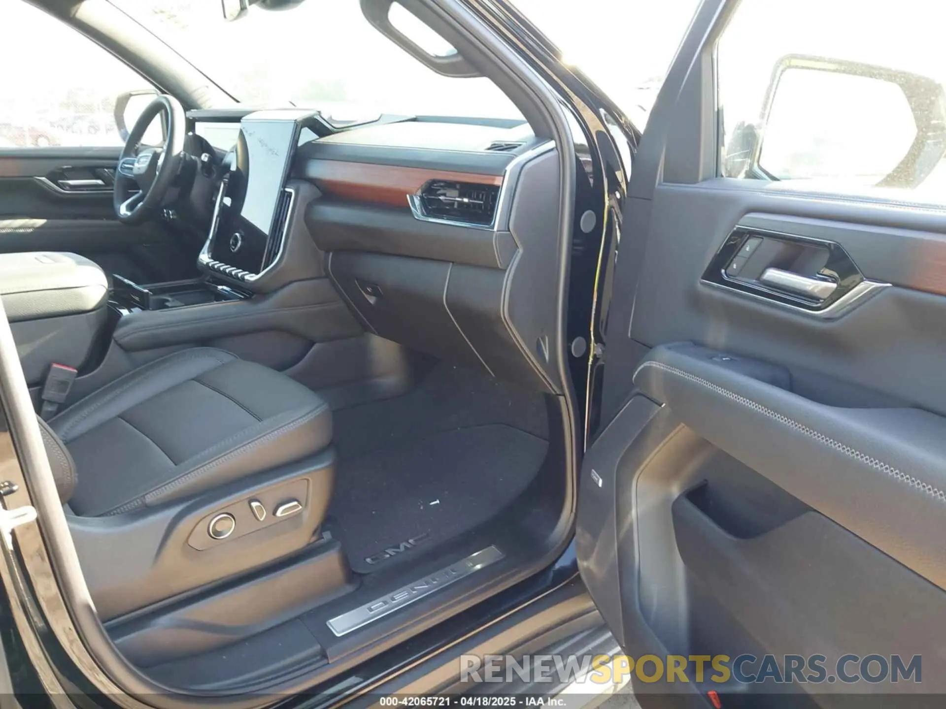 5 Фотография поврежденного автомобиля 1GKS1DRL9SR193603 GMC YUKON 2025