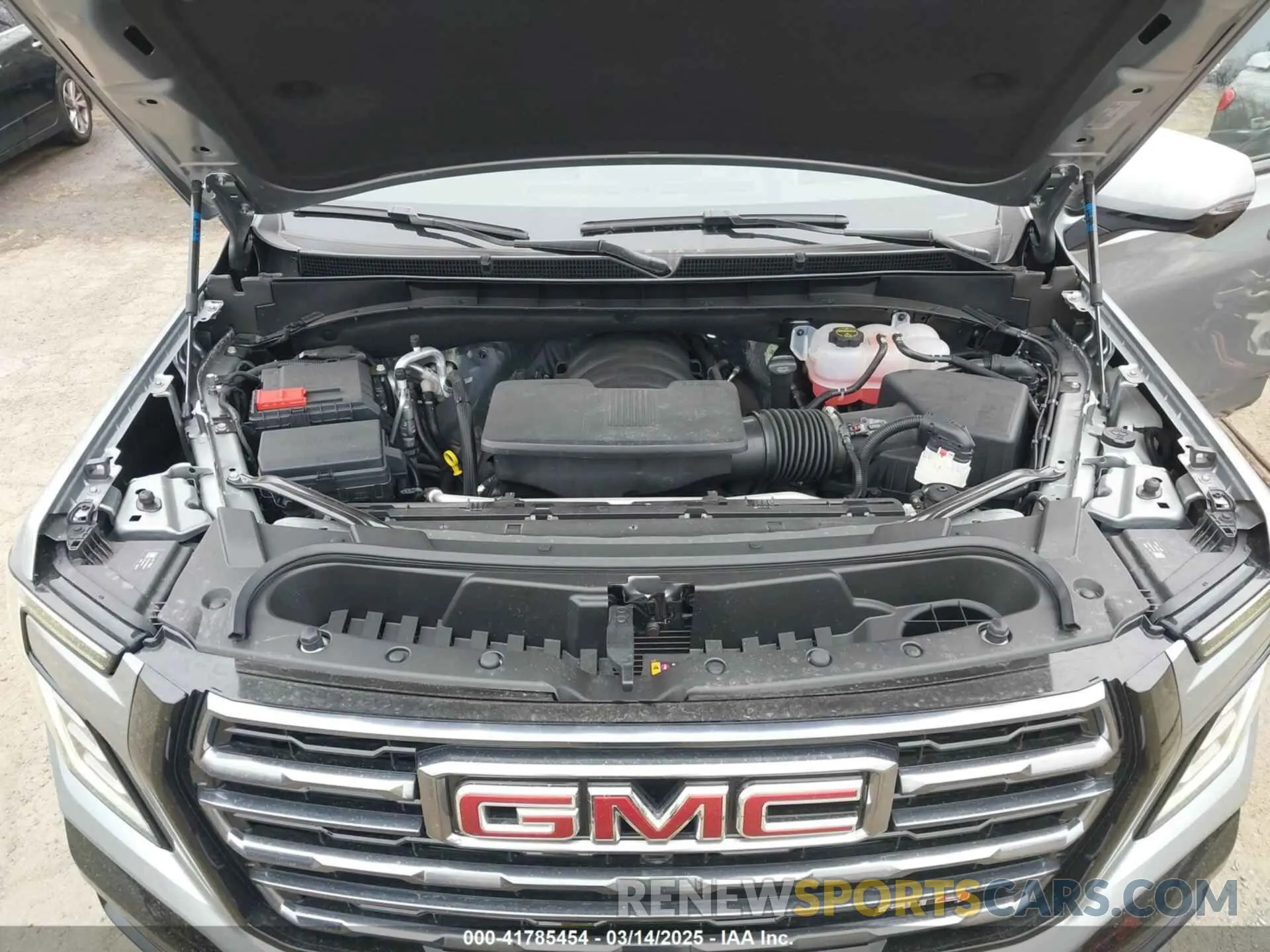 10 Photograph of a damaged car 1GKS2CRL0SR104590 GMC YUKON 2025