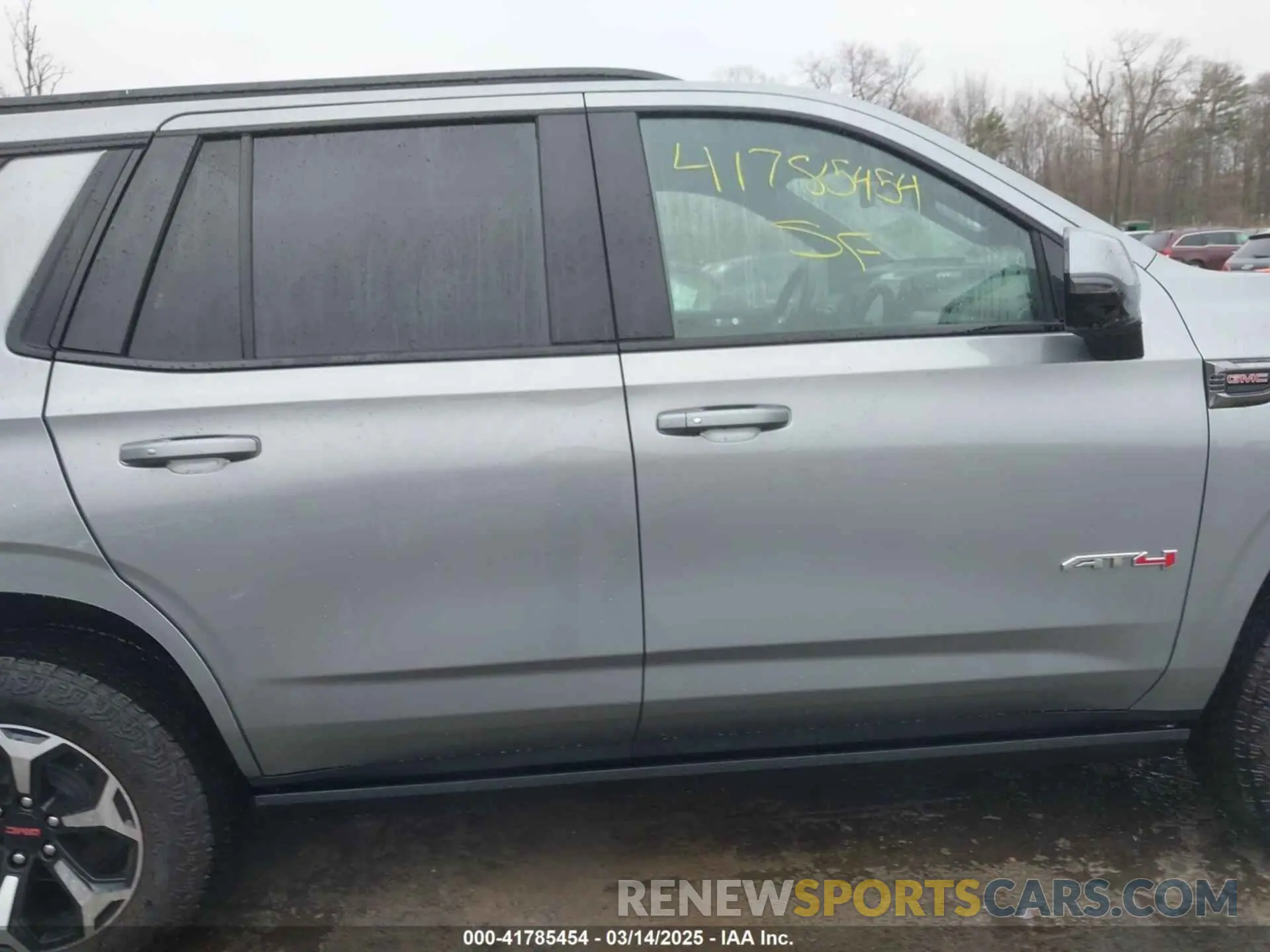 13 Photograph of a damaged car 1GKS2CRL0SR104590 GMC YUKON 2025