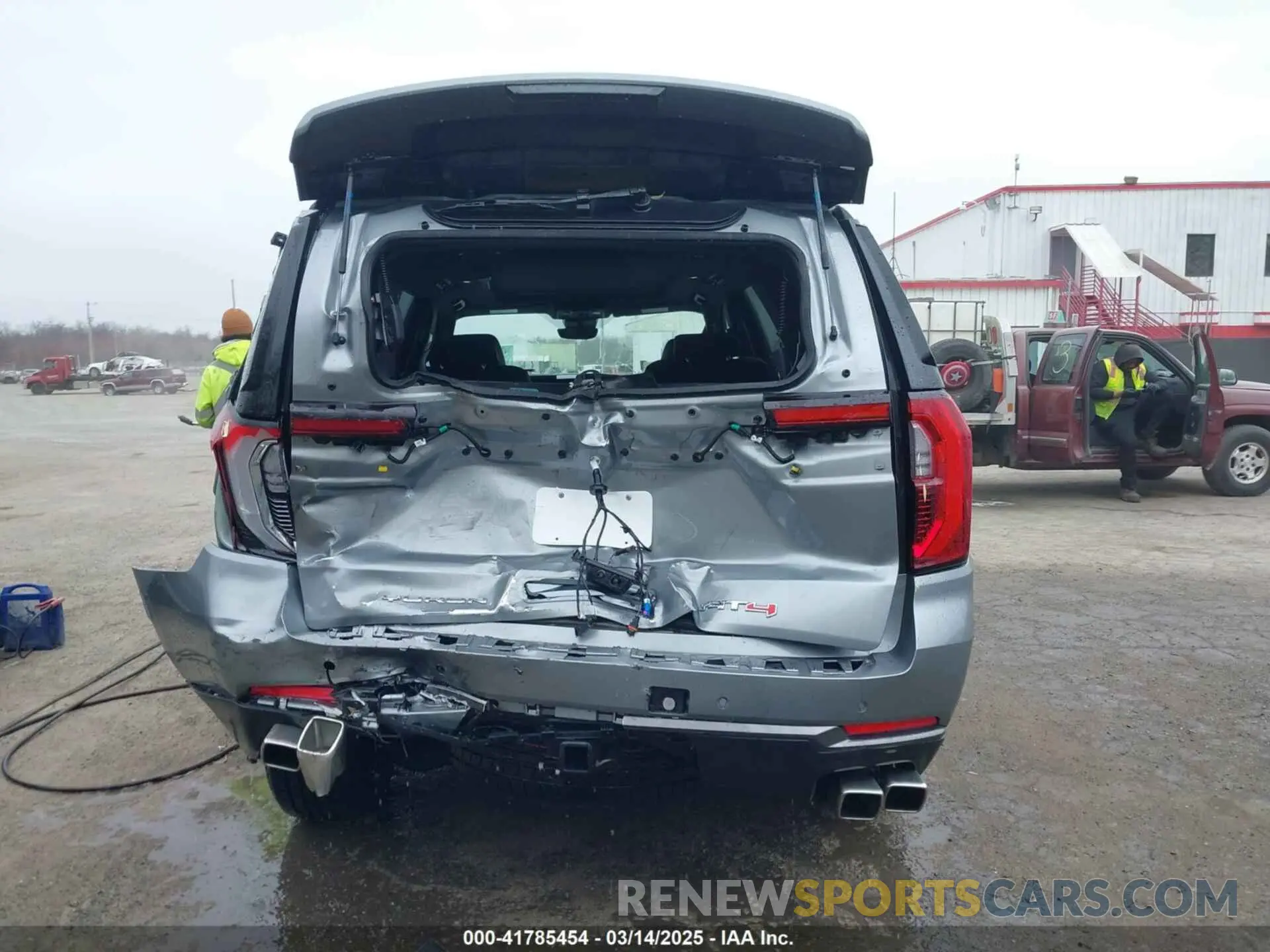 16 Photograph of a damaged car 1GKS2CRL0SR104590 GMC YUKON 2025